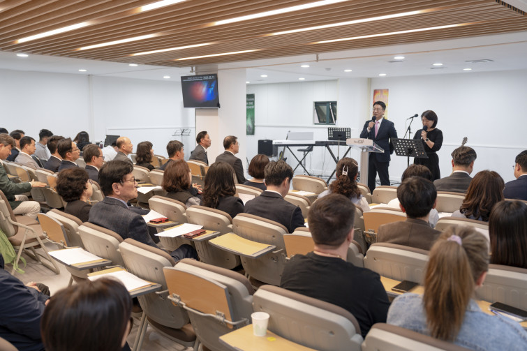 YTo1ODp7czo4OiJGaWxlTmFtZSI7czo0MDoiYjhmNTJlZTUtMGMwYS00MWNjLWE0MGItNDI5YTQ2NDU1MTMyLmpwZyI7czoxMjoiRmlsZURhdGVUaW1lIjtpOjE3NDcwOTY4OTg7czo4OiJGaWxlU2l6ZSI7aToxMjk2NzU5O3M6ODoiRmlsZVR5cGUiO2k6MjtzOjg6Ik1pbWVUeXBlIjtzOjEwOiJpbWFnZS9qcGVnIjtzOjEzOiJTZWN0aW9uc0ZvdW5kIjtzOjMwOiJBTllfVEFHLCBJRkQwLCBUSFVNQk5BSUwsIEVYSUYiO3M6ODoiQ09NUFVURUQiO2E6OTp7czo0OiJodG1sIjtzOjI2OiJ3aWR0aD0iMTc1MiIgaGVpZ2h0PSIxMTY4IiI7czo2OiJIZWlnaHQiO2k6MTE2ODtzOjU6IldpZHRoIjtpOjE3NTI7czo3OiJJc0NvbG9yIjtpOjE7czoxNzoiQnl0ZU9yZGVyTW90b3JvbGEiO2k6MDtzOjE1OiJBcGVydHVyZUZOdW1iZXIiO3M6NToiZi8yLjgiO3M6OToiQ29weXJpZ2h0IjtzOjQ6IllBQkMiO3M6MTg6IlRodW1ibmFpbC5GaWxlVHlwZSI7aToyO3M6MTg6IlRodW1ibmFpbC5NaW1lVHlwZSI7czoxMDoiaW1hZ2UvanBlZyI7fXM6NDoiTWFrZSI7czo0OiJTT05ZIjtzOjU6Ik1vZGVsIjtzOjg6IklMQ0UtN000IjtzOjExOiJYUmVzb2x1dGlvbiI7czo1OiIyNDAvMSI7czoxMToiWVJlc29sdXRpb24iO3M6NToiMjQwLzEiO3M6MTQ6IlJlc29sdXRpb25Vbml0IjtpOjI7czo4OiJTb2Z0d2FyZSI7czo1MjoiQWRvYmUgUGhvdG9zaG9wIExpZ2h0cm9vbSBDbGFzc2ljIDE0LjMuMSAoTWFjaW50b3NoKSI7czo4OiJEYXRlVGltZSI7czoxOToiMjAyNTowNToxMSAyMToxMzowNyI7czo2OiJBcnRpc3QiO3M6NzoiWUFCQ19TRyI7czo5OiJDb3B5cmlnaHQiO3M6NDoiWUFCQyI7czoxNjoiRXhpZl9JRkRfUG9pbnRlciI7aToyNTQ7czo5OiJUSFVNQk5BSUwiO2E6Njp7czoxMToiQ29tcHJlc3Npb24iO2k6NjtzOjExOiJYUmVzb2x1dGlvbiI7czo0OiI3Mi8xIjtzOjExOiJZUmVzb2x1dGlvbiI7czo0OiI3Mi8xIjtzOjE0OiJSZXNvbHV0aW9uVW5pdCI7aToyO3M6MjE6IkpQRUdJbnRlcmNoYW5nZUZvcm1hdCI7aToxMDQwO3M6Mjc6IkpQRUdJbnRlcmNoYW5nZUZvcm1hdExlbmd0aCI7aToxODM1NTt9czoxMjoiRXhwb3N1cmVUaW1lIjtzOjQ6IjEvNjAiO3M6NzoiRk51bWJlciI7czo1OiIyOC8xMCI7czoxNToiRXhwb3N1cmVQcm9ncmFtIjtpOjE7czoxNToiSVNPU3BlZWRSYXRpbmdzIjtpOjIwMDtzOjE5OiJVbmRlZmluZWRUYWc6MHg4ODMwIjtpOjI7czoxOToiVW5kZWZpbmVkVGFnOjB4ODgzMiI7aToyMDA7czoxMToiRXhpZlZlcnNpb24iO3M6NDoiMDIzMiI7czoxNjoiRGF0ZVRpbWVPcmlnaW5hbCI7czoxOToiMjAyNTowNToxMSAxNjoyNzowNiI7czoxNzoiRGF0ZVRpbWVEaWdpdGl6ZWQiO3M6MTk6IjIwMjU6MDU6MTEgMTY6Mjc6MDYiO3M6MTk6IlVuZGVmaW5lZFRhZzoweDkwMTAiO3M6NjoiKzA5OjAwIjtzOjE5OiJVbmRlZmluZWRUYWc6MHg5MDExIjtzOjY6IiswOTowMCI7czoxOToiVW5kZWZpbmVkVGFnOjB4OTAxMiI7czo2OiIrMDk6MDAiO3M6MTc6IlNodXR0ZXJTcGVlZFZhbHVlIjtzOjE1OiI1OTA2ODkxLzEwMDAwMDAiO3M6MTM6IkFwZXJ0dXJlVmFsdWUiO3M6MTU6IjI5NzA4NTQvMTAwMDAwMCI7czoxNToiQnJpZ2h0bmVzc1ZhbHVlIjtzOjk6Ijg5NDQvMjU2MCI7czoxNzoiRXhwb3N1cmVCaWFzVmFsdWUiO3M6NDoiMC8xMCI7czoxNjoiTWF4QXBlcnR1cmVWYWx1ZSI7czo3OiI3NjAvMjU2IjtzOjEyOiJNZXRlcmluZ01vZGUiO2k6NTtzOjExOiJMaWdodFNvdXJjZSI7aTowO3M6NToiRmxhc2giO2k6MTM7czoxMToiRm9jYWxMZW5ndGgiO3M6NjoiMzIwLzEwIjtzOjE4OiJTdWJTZWNUaW1lT3JpZ2luYWwiO3M6MzoiNTA0IjtzOjE5OiJTdWJTZWNUaW1lRGlnaXRpemVkIjtzOjM6IjUwNCI7czoxMDoiQ29sb3JTcGFjZSI7aTo2NTUzNTtzOjIxOiJGb2NhbFBsYW5lWFJlc29sdXRpb24iO3M6MTQ6IjY0NDQ5MzM5LzMyNzY4IjtzOjIxOiJGb2NhbFBsYW5lWVJlc29sdXRpb24iO3M6MTQ6IjY0NDQ5MzM5LzMyNzY4IjtzOjI0OiJGb2NhbFBsYW5lUmVzb2x1dGlvblVuaXQiO2k6MztzOjEwOiJGaWxlU291cmNlIjtzOjE6IgMiO3M6OToiU2NlbmVUeXBlIjtzOjE6IgEiO3M6MTQ6IkN1c3RvbVJlbmRlcmVkIjtpOjA7czoxMjoiRXhwb3N1cmVNb2RlIjtpOjE7czoxMjoiV2hpdGVCYWxhbmNlIjtpOjE7czoxNjoiRGlnaXRhbFpvb21SYXRpbyI7czo1OiIxNi8xNiI7czoyMToiRm9jYWxMZW5ndGhJbjM1bW1GaWxtIjtpOjMyO3M6MTY6IlNjZW5lQ2FwdHVyZVR5cGUiO2k6MDtzOjg6IkNvbnRyYXN0IjtpOjA7czoxMDoiU2F0dXJhdGlvbiI7aTowO3M6OToiU2hhcnBuZXNzIjtpOjA7czoxOToiVW5kZWZpbmVkVGFnOjB4QTQzMiI7YTo0OntpOjA7czo2OiIyNDAvMTAiO2k6MTtzOjY6IjcwMC8xMCI7aToyO3M6NToiMjgvMTAiO2k6MztzOjU6IjI4LzEwIjt9czoxOToiVW5kZWZpbmVkVGFnOjB4QTQzNCI7czoyMToiRkUgMjQtNzBtbSBGMi44IEdNIElJIjt9