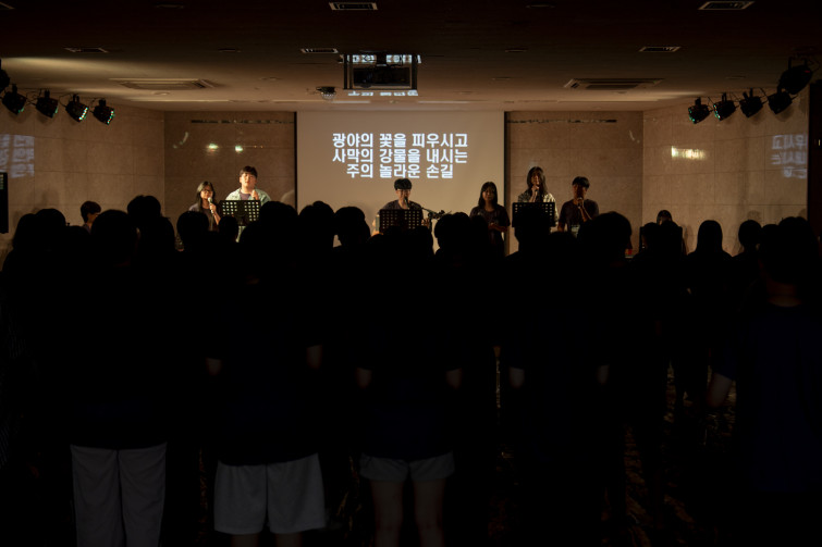 YTo1ODp7czo4OiJGaWxlTmFtZSI7czo0MDoiYmJmZGQ2ZmUtZGNmNS00ZTBlLTlkMTEtMWY0NGFjNDg3YWNjLmpwZyI7czoxMjoiRmlsZURhdGVUaW1lIjtpOjE3NTM3NjYwODg7czo4OiJGaWxlU2l6ZSI7aTo2NDIzMjY7czo4OiJGaWxlVHlwZSI7aToyO3M6ODoiTWltZVR5cGUiO3M6MTA6ImltYWdlL2pwZWciO3M6MTM6IlNlY3Rpb25zRm91bmQiO3M6MzA6IkFOWV9UQUcsIElGRDAsIFRIVU1CTkFJTCwgRVhJRiI7czo4OiJDT01QVVRFRCI7YTo5OntzOjQ6Imh0bWwiO3M6MjY6IndpZHRoPSIxNzUyIiBoZWlnaHQ9IjExNjgiIjtzOjY6IkhlaWdodCI7aToxMTY4O3M6NToiV2lkdGgiO2k6MTc1MjtzOjc6IklzQ29sb3IiO2k6MTtzOjE3OiJCeXRlT3JkZXJNb3Rvcm9sYSI7aTowO3M6MTU6IkFwZXJ0dXJlRk51bWJlciI7czo1OiJmLzIuOCI7czo5OiJDb3B5cmlnaHQiO3M6NDoiWUFCQyI7czoxODoiVGh1bWJuYWlsLkZpbGVUeXBlIjtpOjI7czoxODoiVGh1bWJuYWlsLk1pbWVUeXBlIjtzOjEwOiJpbWFnZS9qcGVnIjt9czo0OiJNYWtlIjtzOjQ6IlNPTlkiO3M6NToiTW9kZWwiO3M6ODoiSUxDRS03TTQiO3M6MTE6IlhSZXNvbHV0aW9uIjtzOjU6IjI0MC8xIjtzOjExOiJZUmVzb2x1dGlvbiI7czo1OiIyNDAvMSI7czoxNDoiUmVzb2x1dGlvblVuaXQiO2k6MjtzOjg6IlNvZnR3YXJlIjtzOjUwOiJBZG9iZSBQaG90b3Nob3AgTGlnaHRyb29tIENsYXNzaWMgMTQuNCAoTWFjaW50b3NoKSI7czo4OiJEYXRlVGltZSI7czoxOToiMjAyNTowNzoyOSAxNDoxNDozMiI7czo2OiJBcnRpc3QiO3M6NzoiWUFCQ19TRyI7czo5OiJDb3B5cmlnaHQiO3M6NDoiWUFCQyI7czoxNjoiRXhpZl9JRkRfUG9pbnRlciI7aToyNTI7czo5OiJUSFVNQk5BSUwiO2E6Njp7czoxMToiQ29tcHJlc3Npb24iO2k6NjtzOjExOiJYUmVzb2x1dGlvbiI7czo0OiI3Mi8xIjtzOjExOiJZUmVzb2x1dGlvbiI7czo0OiI3Mi8xIjtzOjE0OiJSZXNvbHV0aW9uVW5pdCI7aToyO3M6MjE6IkpQRUdJbnRlcmNoYW5nZUZvcm1hdCI7aToxMDM4O3M6Mjc6IkpQRUdJbnRlcmNoYW5nZUZvcm1hdExlbmd0aCI7aTo3NTQ2O31zOjEyOiJFeHBvc3VyZVRpbWUiO3M6NDoiMS82MCI7czo3OiJGTnVtYmVyIjtzOjU6IjI4LzEwIjtzOjE1OiJFeHBvc3VyZVByb2dyYW0iO2k6MTtzOjE1OiJJU09TcGVlZFJhdGluZ3MiO2k6NDAwO3M6MTk6IlVuZGVmaW5lZFRhZzoweDg4MzAiO2k6MjtzOjE5OiJVbmRlZmluZWRUYWc6MHg4ODMyIjtpOjQwMDtzOjExOiJFeGlmVmVyc2lvbiI7czo0OiIwMjMyIjtzOjE2OiJEYXRlVGltZU9yaWdpbmFsIjtzOjE5OiIyMDI1OjA3OjI3IDIwOjMwOjMwIjtzOjE3OiJEYXRlVGltZURpZ2l0aXplZCI7czoxOToiMjAyNTowNzoyNyAyMDozMDozMCI7czoxOToiVW5kZWZpbmVkVGFnOjB4OTAxMCI7czo2OiIrMDk6MDAiO3M6MTk6IlVuZGVmaW5lZFRhZzoweDkwMTEiO3M6NjoiKzA5OjAwIjtzOjE5OiJVbmRlZmluZWRUYWc6MHg5MDEyIjtzOjY6IiswOTowMCI7czoxNzoiU2h1dHRlclNwZWVkVmFsdWUiO3M6MTU6IjU5MDY4OTEvMTAwMDAwMCI7czoxMzoiQXBlcnR1cmVWYWx1ZSI7czoxNToiMjk3MDg1NC8xMDAwMDAwIjtzOjE1OiJCcmlnaHRuZXNzVmFsdWUiO3M6MTA6Ii0zOTM2LzI1NjAiO3M6MTc6IkV4cG9zdXJlQmlhc1ZhbHVlIjtzOjQ6IjAvMTAiO3M6MTY6Ik1heEFwZXJ0dXJlVmFsdWUiO3M6NzoiNzYwLzI1NiI7czoxMjoiTWV0ZXJpbmdNb2RlIjtpOjU7czoxMToiTGlnaHRTb3VyY2UiO2k6MDtzOjU6IkZsYXNoIjtpOjE2O3M6MTE6IkZvY2FsTGVuZ3RoIjtzOjY6IjU0MC8xMCI7czoxODoiU3ViU2VjVGltZU9yaWdpbmFsIjtzOjM6Ijc0OCI7czoxOToiU3ViU2VjVGltZURpZ2l0aXplZCI7czozOiI3NDgiO3M6MTA6IkNvbG9yU3BhY2UiO2k6NjU1MzU7czoyMToiRm9jYWxQbGFuZVhSZXNvbHV0aW9uIjtzOjE0OiI2NDQ0OTMzOS8zMjc2OCI7czoyMToiRm9jYWxQbGFuZVlSZXNvbHV0aW9uIjtzOjE0OiI2NDQ0OTMzOS8zMjc2OCI7czoyNDoiRm9jYWxQbGFuZVJlc29sdXRpb25Vbml0IjtpOjM7czoxMDoiRmlsZVNvdXJjZSI7czoxOiIDIjtzOjk6IlNjZW5lVHlwZSI7czoxOiIBIjtzOjE0OiJDdXN0b21SZW5kZXJlZCI7aTowO3M6MTI6IkV4cG9zdXJlTW9kZSI7aToxO3M6MTI6IldoaXRlQmFsYW5jZSI7aToxO3M6MTY6IkRpZ2l0YWxab29tUmF0aW8iO3M6NToiMTYvMTYiO3M6MjE6IkZvY2FsTGVuZ3RoSW4zNW1tRmlsbSI7aTo1NDtzOjE2OiJTY2VuZUNhcHR1cmVUeXBlIjtpOjA7czo4OiJDb250cmFzdCI7aTowO3M6MTA6IlNhdHVyYXRpb24iO2k6MDtzOjk6IlNoYXJwbmVzcyI7aTowO3M6MTk6IlVuZGVmaW5lZFRhZzoweEE0MzIiO2E6NDp7aTowO3M6NjoiMjQwLzEwIjtpOjE7czo2OiI3MDAvMTAiO2k6MjtzOjU6IjI4LzEwIjtpOjM7czo1OiIyOC8xMCI7fXM6MTk6IlVuZGVmaW5lZFRhZzoweEE0MzQiO3M6MjE6IkZFIDI0LTcwbW0gRjIuOCBHTSBJSSI7fQ==