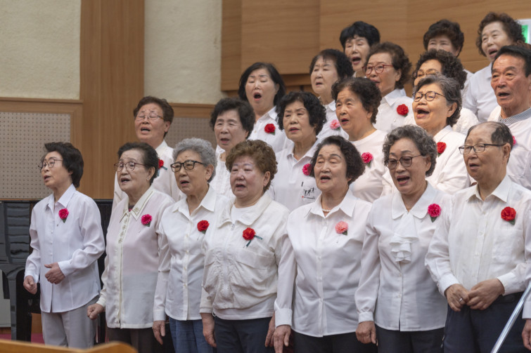 YTo1ODp7czo4OiJGaWxlTmFtZSI7czo0MDoiYmMwNzNjMTctMjA1Zi00NWQzLThiOWQtMDIwNGJhMThmNWE2LmpwZyI7czoxMjoiRmlsZURhdGVUaW1lIjtpOjE3NDcwOTY4MzI7czo4OiJGaWxlU2l6ZSI7aToxMzA1MTc1O3M6ODoiRmlsZVR5cGUiO2k6MjtzOjg6Ik1pbWVUeXBlIjtzOjEwOiJpbWFnZS9qcGVnIjtzOjEzOiJTZWN0aW9uc0ZvdW5kIjtzOjMwOiJBTllfVEFHLCBJRkQwLCBUSFVNQk5BSUwsIEVYSUYiO3M6ODoiQ09NUFVURUQiO2E6OTp7czo0OiJodG1sIjtzOjI2OiJ3aWR0aD0iMTc1MiIgaGVpZ2h0PSIxMTY4IiI7czo2OiJIZWlnaHQiO2k6MTE2ODtzOjU6IldpZHRoIjtpOjE3NTI7czo3OiJJc0NvbG9yIjtpOjE7czoxNzoiQnl0ZU9yZGVyTW90b3JvbGEiO2k6MDtzOjE1OiJBcGVydHVyZUZOdW1iZXIiO3M6NToiZi80LjAiO3M6OToiQ29weXJpZ2h0IjtzOjQ6IllBQkMiO3M6MTg6IlRodW1ibmFpbC5GaWxlVHlwZSI7aToyO3M6MTg6IlRodW1ibmFpbC5NaW1lVHlwZSI7czoxMDoiaW1hZ2UvanBlZyI7fXM6NDoiTWFrZSI7czo0OiJTT05ZIjtzOjU6Ik1vZGVsIjtzOjg6IklMQ0UtN000IjtzOjExOiJYUmVzb2x1dGlvbiI7czo1OiIyNDAvMSI7czoxMToiWVJlc29sdXRpb24iO3M6NToiMjQwLzEiO3M6MTQ6IlJlc29sdXRpb25Vbml0IjtpOjI7czo4OiJTb2Z0d2FyZSI7czo1MjoiQWRvYmUgUGhvdG9zaG9wIExpZ2h0cm9vbSBDbGFzc2ljIDE0LjMuMSAoTWFjaW50b3NoKSI7czo4OiJEYXRlVGltZSI7czoxOToiMjAyNTowNToxMSAyMToyMjo1OSI7czo2OiJBcnRpc3QiO3M6NzoiWUFCQ19TRyI7czo5OiJDb3B5cmlnaHQiO3M6NDoiWUFCQyI7czoxNjoiRXhpZl9JRkRfUG9pbnRlciI7aToyNTQ7czo5OiJUSFVNQk5BSUwiO2E6Njp7czoxMToiQ29tcHJlc3Npb24iO2k6NjtzOjExOiJYUmVzb2x1dGlvbiI7czo0OiI3Mi8xIjtzOjExOiJZUmVzb2x1dGlvbiI7czo0OiI3Mi8xIjtzOjE0OiJSZXNvbHV0aW9uVW5pdCI7aToyO3M6MjE6IkpQRUdJbnRlcmNoYW5nZUZvcm1hdCI7aToxMDQwO3M6Mjc6IkpQRUdJbnRlcmNoYW5nZUZvcm1hdExlbmd0aCI7aToxNjQ0OTt9czoxMjoiRXhwb3N1cmVUaW1lIjtzOjU6IjEvMTYwIjtzOjc6IkZOdW1iZXIiO3M6MzoiNC8xIjtzOjE1OiJFeHBvc3VyZVByb2dyYW0iO2k6MTtzOjE1OiJJU09TcGVlZFJhdGluZ3MiO2k6NTAwO3M6MTk6IlVuZGVmaW5lZFRhZzoweDg4MzAiO2k6MjtzOjE5OiJVbmRlZmluZWRUYWc6MHg4ODMyIjtpOjUwMDtzOjExOiJFeGlmVmVyc2lvbiI7czo0OiIwMjMyIjtzOjE2OiJEYXRlVGltZU9yaWdpbmFsIjtzOjE5OiIyMDI1OjA1OjExIDExOjQ4OjEyIjtzOjE3OiJEYXRlVGltZURpZ2l0aXplZCI7czoxOToiMjAyNTowNToxMSAxMTo0ODoxMiI7czoxOToiVW5kZWZpbmVkVGFnOjB4OTAxMCI7czo2OiIrMDk6MDAiO3M6MTk6IlVuZGVmaW5lZFRhZzoweDkwMTEiO3M6NjoiKzA5OjAwIjtzOjE5OiJVbmRlZmluZWRUYWc6MHg5MDEyIjtzOjY6IiswOTowMCI7czoxNzoiU2h1dHRlclNwZWVkVmFsdWUiO3M6MTU6IjczMjE5MjgvMTAwMDAwMCI7czoxMzoiQXBlcnR1cmVWYWx1ZSI7czozOiI0LzEiO3M6MTU6IkJyaWdodG5lc3NWYWx1ZSI7czo5OiI2MDU0LzI1NjAiO3M6MTc6IkV4cG9zdXJlQmlhc1ZhbHVlIjtzOjQ6IjAvMTAiO3M6MTY6Ik1heEFwZXJ0dXJlVmFsdWUiO3M6ODoiMTAyNC8yNTYiO3M6MTI6Ik1ldGVyaW5nTW9kZSI7aTo1O3M6MTE6IkxpZ2h0U291cmNlIjtpOjA7czo1OiJGbGFzaCI7aToxNjtzOjExOiJGb2NhbExlbmd0aCI7czo3OiIxMDcwLzEwIjtzOjE4OiJTdWJTZWNUaW1lT3JpZ2luYWwiO3M6MzoiMzY3IjtzOjE5OiJTdWJTZWNUaW1lRGlnaXRpemVkIjtzOjM6IjM2NyI7czoxMDoiQ29sb3JTcGFjZSI7aTo2NTUzNTtzOjIxOiJGb2NhbFBsYW5lWFJlc29sdXRpb24iO3M6MTQ6IjY0NDQ5MzM5LzMyNzY4IjtzOjIxOiJGb2NhbFBsYW5lWVJlc29sdXRpb24iO3M6MTQ6IjY0NDQ5MzM5LzMyNzY4IjtzOjI0OiJGb2NhbFBsYW5lUmVzb2x1dGlvblVuaXQiO2k6MztzOjEwOiJGaWxlU291cmNlIjtzOjE6IgMiO3M6OToiU2NlbmVUeXBlIjtzOjE6IgEiO3M6MTQ6IkN1c3RvbVJlbmRlcmVkIjtpOjA7czoxMjoiRXhwb3N1cmVNb2RlIjtpOjE7czoxMjoiV2hpdGVCYWxhbmNlIjtpOjA7czoxNjoiRGlnaXRhbFpvb21SYXRpbyI7czo1OiIxNi8xNiI7czoyMToiRm9jYWxMZW5ndGhJbjM1bW1GaWxtIjtpOjEwNztzOjE2OiJTY2VuZUNhcHR1cmVUeXBlIjtpOjA7czo4OiJDb250cmFzdCI7aTowO3M6MTA6IlNhdHVyYXRpb24iO2k6MDtzOjk6IlNoYXJwbmVzcyI7aTowO3M6MTk6IlVuZGVmaW5lZFRhZzoweEE0MzIiO2E6NDp7aTowO3M6NjoiNzAwLzEwIjtpOjE7czo3OiIyMDAwLzEwIjtpOjI7czo1OiI0MC8xMCI7aTozO3M6NToiNDAvMTAiO31zOjE5OiJVbmRlZmluZWRUYWc6MHhBNDM0IjtzOjIwOiJGRSA3MC0yMDBtbSBGNCBHIE9TUyI7fQ==