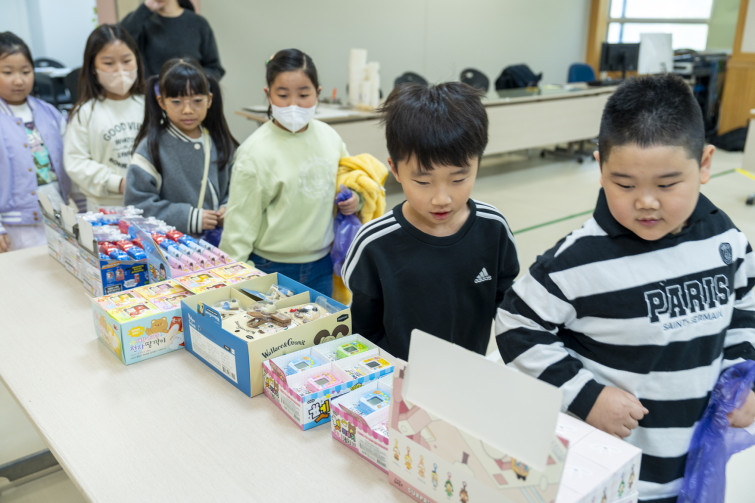 YTo1ODp7czo4OiJGaWxlTmFtZSI7czo0MDoiYzE3YmNkZjgtZmRjNS00MDMxLTg0NTItYzExODRmNTYyYWNlLmpwZyI7czoxMjoiRmlsZURhdGVUaW1lIjtpOjE3NjQzMTgxMDE7czo4OiJGaWxlU2l6ZSI7aToxMjQ2NDIxO3M6ODoiRmlsZVR5cGUiO2k6MjtzOjg6Ik1pbWVUeXBlIjtzOjEwOiJpbWFnZS9qcGVnIjtzOjEzOiJTZWN0aW9uc0ZvdW5kIjtzOjMwOiJBTllfVEFHLCBJRkQwLCBUSFVNQk5BSUwsIEVYSUYiO3M6ODoiQ09NUFVURUQiO2E6OTp7czo0OiJodG1sIjtzOjI2OiJ3aWR0aD0iMTc1MiIgaGVpZ2h0PSIxMTY4IiI7czo2OiJIZWlnaHQiO2k6MTE2ODtzOjU6IldpZHRoIjtpOjE3NTI7czo3OiJJc0NvbG9yIjtpOjE7czoxNzoiQnl0ZU9yZGVyTW90b3JvbGEiO2k6MDtzOjE1OiJBcGVydHVyZUZOdW1iZXIiO3M6NToiZi8zLjIiO3M6OToiQ29weXJpZ2h0IjtzOjQ6IllBQkMiO3M6MTg6IlRodW1ibmFpbC5GaWxlVHlwZSI7aToyO3M6MTg6IlRodW1ibmFpbC5NaW1lVHlwZSI7czoxMDoiaW1hZ2UvanBlZyI7fXM6NDoiTWFrZSI7czo0OiJTT05ZIjtzOjU6Ik1vZGVsIjtzOjg6IklMQ0UtN000IjtzOjExOiJYUmVzb2x1dGlvbiI7czo1OiIyNDAvMSI7czoxMToiWVJlc29sdXRpb24iO3M6NToiMjQwLzEiO3M6MTQ6IlJlc29sdXRpb25Vbml0IjtpOjI7czo4OiJTb2Z0d2FyZSI7czo1MjoiQWRvYmUgUGhvdG9zaG9wIExpZ2h0cm9vbSBDbGFzc2ljIDE1LjAuMSAoTWFjaW50b3NoKSI7czo4OiJEYXRlVGltZSI7czoxOToiMjAyNToxMToyOCAxNzoxNTozNCI7czo2OiJBcnRpc3QiO3M6NzoiWUFCQ19TRyI7czo5OiJDb3B5cmlnaHQiO3M6NDoiWUFCQyI7czoxNjoiRXhpZl9JRkRfUG9pbnRlciI7aToyNTQ7czo5OiJUSFVNQk5BSUwiO2E6Njp7czoxMToiQ29tcHJlc3Npb24iO2k6NjtzOjExOiJYUmVzb2x1dGlvbiI7czo0OiI3Mi8xIjtzOjExOiJZUmVzb2x1dGlvbiI7czo0OiI3Mi8xIjtzOjE0OiJSZXNvbHV0aW9uVW5pdCI7aToyO3M6MjE6IkpQRUdJbnRlcmNoYW5nZUZvcm1hdCI7aToxMDQwO3M6Mjc6IkpQRUdJbnRlcmNoYW5nZUZvcm1hdExlbmd0aCI7aToxODA0NTt9czoxMjoiRXhwb3N1cmVUaW1lIjtzOjU6IjEvMTI1IjtzOjc6IkZOdW1iZXIiO3M6NToiMzIvMTAiO3M6MTU6IkV4cG9zdXJlUHJvZ3JhbSI7aToxO3M6MTU6IklTT1NwZWVkUmF0aW5ncyI7aTo2NDA7czoxOToiVW5kZWZpbmVkVGFnOjB4ODgzMCI7aToyO3M6MTk6IlVuZGVmaW5lZFRhZzoweDg4MzIiO2k6NjQwO3M6MTE6IkV4aWZWZXJzaW9uIjtzOjQ6IjAyMzIiO3M6MTY6IkRhdGVUaW1lT3JpZ2luYWwiO3M6MTk6IjIwMjU6MTE6MjMgMTI6MjE6MzIiO3M6MTc6IkRhdGVUaW1lRGlnaXRpemVkIjtzOjE5OiIyMDI1OjExOjIzIDEyOjIxOjMyIjtzOjE5OiJVbmRlZmluZWRUYWc6MHg5MDEwIjtzOjY6IiswOTowMCI7czoxOToiVW5kZWZpbmVkVGFnOjB4OTAxMSI7czo2OiIrMDk6MDAiO3M6MTk6IlVuZGVmaW5lZFRhZzoweDkwMTIiO3M6NjoiKzA5OjAwIjtzOjE3OiJTaHV0dGVyU3BlZWRWYWx1ZSI7czoxNToiNjk2NTc4NC8xMDAwMDAwIjtzOjEzOiJBcGVydHVyZVZhbHVlIjtzOjE1OiIzMzU2MTQ0LzEwMDAwMDAiO3M6MTU6IkJyaWdodG5lc3NWYWx1ZSI7czo5OiI5ODc0LzI1NjAiO3M6MTc6IkV4cG9zdXJlQmlhc1ZhbHVlIjtzOjQ6IjAvMTAiO3M6MTY6Ik1heEFwZXJ0dXJlVmFsdWUiO3M6NzoiNzYwLzI1NiI7czoxMjoiTWV0ZXJpbmdNb2RlIjtpOjU7czoxMToiTGlnaHRTb3VyY2UiO2k6MDtzOjU6IkZsYXNoIjtpOjE2O3M6MTE6IkZvY2FsTGVuZ3RoIjtzOjY6IjM0MC8xMCI7czoxODoiU3ViU2VjVGltZU9yaWdpbmFsIjtzOjM6Ijg5MSI7czoxOToiU3ViU2VjVGltZURpZ2l0aXplZCI7czozOiI4OTEiO3M6MTA6IkNvbG9yU3BhY2UiO2k6NjU1MzU7czoyMToiRm9jYWxQbGFuZVhSZXNvbHV0aW9uIjtzOjE0OiI2NDQ0OTMzOS8zMjc2OCI7czoyMToiRm9jYWxQbGFuZVlSZXNvbHV0aW9uIjtzOjE0OiI2NDQ0OTMzOS8zMjc2OCI7czoyNDoiRm9jYWxQbGFuZVJlc29sdXRpb25Vbml0IjtpOjM7czoxMDoiRmlsZVNvdXJjZSI7czoxOiIDIjtzOjk6IlNjZW5lVHlwZSI7czoxOiIBIjtzOjE0OiJDdXN0b21SZW5kZXJlZCI7aTowO3M6MTI6IkV4cG9zdXJlTW9kZSI7aToxO3M6MTI6IldoaXRlQmFsYW5jZSI7aToxO3M6MTY6IkRpZ2l0YWxab29tUmF0aW8iO3M6NToiMTYvMTYiO3M6MjE6IkZvY2FsTGVuZ3RoSW4zNW1tRmlsbSI7aTozNDtzOjE2OiJTY2VuZUNhcHR1cmVUeXBlIjtpOjA7czo4OiJDb250cmFzdCI7aTowO3M6MTA6IlNhdHVyYXRpb24iO2k6MDtzOjk6IlNoYXJwbmVzcyI7aTowO3M6MTk6IlVuZGVmaW5lZFRhZzoweEE0MzIiO2E6NDp7aTowO3M6NjoiMjQwLzEwIjtpOjE7czo2OiI3MDAvMTAiO2k6MjtzOjU6IjI4LzEwIjtpOjM7czo1OiIyOC8xMCI7fXM6MTk6IlVuZGVmaW5lZFRhZzoweEE0MzQiO3M6MjE6IkZFIDI0LTcwbW0gRjIuOCBHTSBJSSI7fQ==