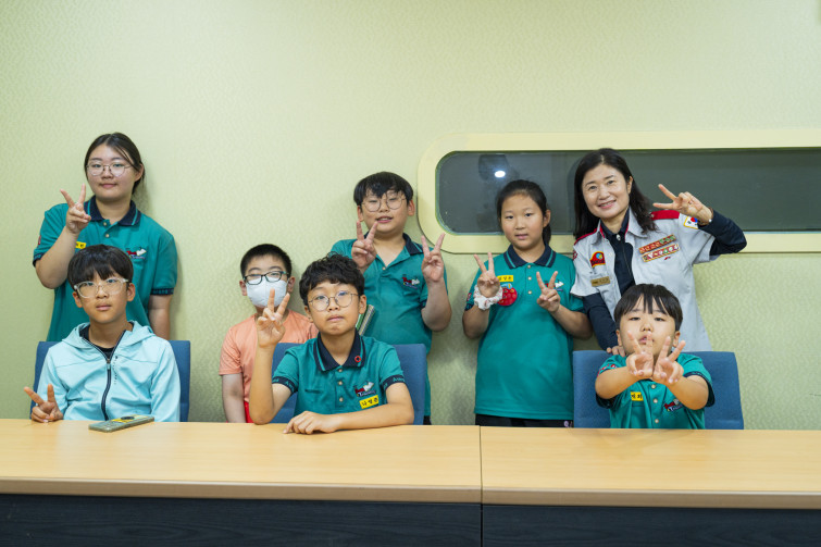 YTo1ODp7czo4OiJGaWxlTmFtZSI7czo0MDoiY2ExZTc1YWUtMWEyZC00N2YyLTgwYzEtZWFjZmI1NDA5YmFmLmpwZyI7czoxMjoiRmlsZURhdGVUaW1lIjtpOjE3NTc4MjAxNTU7czo4OiJGaWxlU2l6ZSI7aToxMzg1OTA1O3M6ODoiRmlsZVR5cGUiO2k6MjtzOjg6Ik1pbWVUeXBlIjtzOjEwOiJpbWFnZS9qcGVnIjtzOjEzOiJTZWN0aW9uc0ZvdW5kIjtzOjMwOiJBTllfVEFHLCBJRkQwLCBUSFVNQk5BSUwsIEVYSUYiO3M6ODoiQ09NUFVURUQiO2E6OTp7czo0OiJodG1sIjtzOjI2OiJ3aWR0aD0iMTc1MiIgaGVpZ2h0PSIxMTY4IiI7czo2OiJIZWlnaHQiO2k6MTE2ODtzOjU6IldpZHRoIjtpOjE3NTI7czo3OiJJc0NvbG9yIjtpOjE7czoxNzoiQnl0ZU9yZGVyTW90b3JvbGEiO2k6MDtzOjE1OiJBcGVydHVyZUZOdW1iZXIiO3M6NToiZi80LjAiO3M6OToiQ29weXJpZ2h0IjtzOjQ6IllBQkMiO3M6MTg6IlRodW1ibmFpbC5GaWxlVHlwZSI7aToyO3M6MTg6IlRodW1ibmFpbC5NaW1lVHlwZSI7czoxMDoiaW1hZ2UvanBlZyI7fXM6NDoiTWFrZSI7czo0OiJTT05ZIjtzOjU6Ik1vZGVsIjtzOjg6IklMQ0UtN000IjtzOjExOiJYUmVzb2x1dGlvbiI7czo1OiIyNDAvMSI7czoxMToiWVJlc29sdXRpb24iO3M6NToiMjQwLzEiO3M6MTQ6IlJlc29sdXRpb25Vbml0IjtpOjI7czo4OiJTb2Z0d2FyZSI7czo1MjoiQWRvYmUgUGhvdG9zaG9wIExpZ2h0cm9vbSBDbGFzc2ljIDE0LjUuMSAoTWFjaW50b3NoKSI7czo4OiJEYXRlVGltZSI7czoxOToiMjAyNTowOToxNCAxMjoyMDoyMiI7czo2OiJBcnRpc3QiO3M6NzoiWUFCQ19TRyI7czo5OiJDb3B5cmlnaHQiO3M6NDoiWUFCQyI7czoxNjoiRXhpZl9JRkRfUG9pbnRlciI7aToyNTQ7czo5OiJUSFVNQk5BSUwiO2E6Njp7czoxMToiQ29tcHJlc3Npb24iO2k6NjtzOjExOiJYUmVzb2x1dGlvbiI7czo0OiI3Mi8xIjtzOjExOiJZUmVzb2x1dGlvbiI7czo0OiI3Mi8xIjtzOjE0OiJSZXNvbHV0aW9uVW5pdCI7aToyO3M6MjE6IkpQRUdJbnRlcmNoYW5nZUZvcm1hdCI7aToxMDQwO3M6Mjc6IkpQRUdJbnRlcmNoYW5nZUZvcm1hdExlbmd0aCI7aToxMzc2NTt9czoxMjoiRXhwb3N1cmVUaW1lIjtzOjU6IjEvMTI1IjtzOjc6IkZOdW1iZXIiO3M6MzoiNC8xIjtzOjE1OiJFeHBvc3VyZVByb2dyYW0iO2k6MTtzOjE1OiJJU09TcGVlZFJhdGluZ3MiO2k6NjQwO3M6MTk6IlVuZGVmaW5lZFRhZzoweDg4MzAiO2k6MjtzOjE5OiJVbmRlZmluZWRUYWc6MHg4ODMyIjtpOjY0MDtzOjExOiJFeGlmVmVyc2lvbiI7czo0OiIwMjMyIjtzOjE2OiJEYXRlVGltZU9yaWdpbmFsIjtzOjE5OiIyMDI1OjA5OjEzIDEwOjE0OjQzIjtzOjE3OiJEYXRlVGltZURpZ2l0aXplZCI7czoxOToiMjAyNTowOToxMyAxMDoxNDo0MyI7czoxOToiVW5kZWZpbmVkVGFnOjB4OTAxMCI7czo2OiIrMDk6MDAiO3M6MTk6IlVuZGVmaW5lZFRhZzoweDkwMTEiO3M6NjoiKzA5OjAwIjtzOjE5OiJVbmRlZmluZWRUYWc6MHg5MDEyIjtzOjY6IiswOTowMCI7czoxNzoiU2h1dHRlclNwZWVkVmFsdWUiO3M6MTU6IjY5NjU3ODQvMTAwMDAwMCI7czoxMzoiQXBlcnR1cmVWYWx1ZSI7czozOiI0LzEiO3M6MTU6IkJyaWdodG5lc3NWYWx1ZSI7czo5OiI3ODI0LzI1NjAiO3M6MTc6IkV4cG9zdXJlQmlhc1ZhbHVlIjtzOjQ6IjAvMTAiO3M6MTY6Ik1heEFwZXJ0dXJlVmFsdWUiO3M6NzoiNzYwLzI1NiI7czoxMjoiTWV0ZXJpbmdNb2RlIjtpOjU7czoxMToiTGlnaHRTb3VyY2UiO2k6MDtzOjU6IkZsYXNoIjtpOjEzO3M6MTE6IkZvY2FsTGVuZ3RoIjtzOjY6IjQwMC8xMCI7czoxODoiU3ViU2VjVGltZU9yaWdpbmFsIjtzOjM6IjM0MiI7czoxOToiU3ViU2VjVGltZURpZ2l0aXplZCI7czozOiIzNDIiO3M6MTA6IkNvbG9yU3BhY2UiO2k6NjU1MzU7czoyMToiRm9jYWxQbGFuZVhSZXNvbHV0aW9uIjtzOjE0OiI2NDQ0OTMzOS8zMjc2OCI7czoyMToiRm9jYWxQbGFuZVlSZXNvbHV0aW9uIjtzOjE0OiI2NDQ0OTMzOS8zMjc2OCI7czoyNDoiRm9jYWxQbGFuZVJlc29sdXRpb25Vbml0IjtpOjM7czoxMDoiRmlsZVNvdXJjZSI7czoxOiIDIjtzOjk6IlNjZW5lVHlwZSI7czoxOiIBIjtzOjE0OiJDdXN0b21SZW5kZXJlZCI7aTowO3M6MTI6IkV4cG9zdXJlTW9kZSI7aToxO3M6MTI6IldoaXRlQmFsYW5jZSI7aToxO3M6MTY6IkRpZ2l0YWxab29tUmF0aW8iO3M6NToiMTYvMTYiO3M6MjE6IkZvY2FsTGVuZ3RoSW4zNW1tRmlsbSI7aTo0MDtzOjE2OiJTY2VuZUNhcHR1cmVUeXBlIjtpOjA7czo4OiJDb250cmFzdCI7aTowO3M6MTA6IlNhdHVyYXRpb24iO2k6MDtzOjk6IlNoYXJwbmVzcyI7aTowO3M6MTk6IlVuZGVmaW5lZFRhZzoweEE0MzIiO2E6NDp7aTowO3M6NjoiMjQwLzEwIjtpOjE7czo2OiI3MDAvMTAiO2k6MjtzOjU6IjI4LzEwIjtpOjM7czo1OiIyOC8xMCI7fXM6MTk6IlVuZGVmaW5lZFRhZzoweEE0MzQiO3M6MjE6IkZFIDI0LTcwbW0gRjIuOCBHTSBJSSI7fQ==