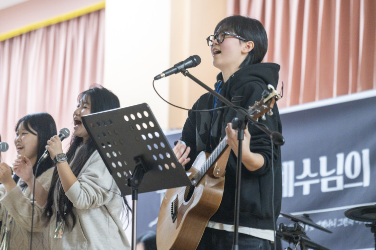 YTo1ODp7czo4OiJGaWxlTmFtZSI7czo0MDoiY2E3MDY3YmItMzA1Ny00OGM3LWI3NGQtYmRmN2FkZDAzYjI2LmpwZyI7czoxMjoiRmlsZURhdGVUaW1lIjtpOjE3NzA3MDQyMTg7czo4OiJGaWxlU2l6ZSI7aToxNDAzNzIxO3M6ODoiRmlsZVR5cGUiO2k6MjtzOjg6Ik1pbWVUeXBlIjtzOjEwOiJpbWFnZS9qcGVnIjtzOjEzOiJTZWN0aW9uc0ZvdW5kIjtzOjMwOiJBTllfVEFHLCBJRkQwLCBUSFVNQk5BSUwsIEVYSUYiO3M6ODoiQ09NUFVURUQiO2E6OTp7czo0OiJodG1sIjtzOjI2OiJ3aWR0aD0iMTc1MiIgaGVpZ2h0PSIxMTY4IiI7czo2OiJIZWlnaHQiO2k6MTE2ODtzOjU6IldpZHRoIjtpOjE3NTI7czo3OiJJc0NvbG9yIjtpOjE7czoxNzoiQnl0ZU9yZGVyTW90b3JvbGEiO2k6MDtzOjE1OiJBcGVydHVyZUZOdW1iZXIiO3M6NToiZi80LjAiO3M6OToiQ29weXJpZ2h0IjtzOjQ6IllBQkMiO3M6MTg6IlRodW1ibmFpbC5GaWxlVHlwZSI7aToyO3M6MTg6IlRodW1ibmFpbC5NaW1lVHlwZSI7czoxMDoiaW1hZ2UvanBlZyI7fXM6NDoiTWFrZSI7czo0OiJTT05ZIjtzOjU6Ik1vZGVsIjtzOjg6IklMQ0UtN000IjtzOjExOiJYUmVzb2x1dGlvbiI7czo1OiIyNDAvMSI7czoxMToiWVJlc29sdXRpb24iO3M6NToiMjQwLzEiO3M6MTQ6IlJlc29sdXRpb25Vbml0IjtpOjI7czo4OiJTb2Z0d2FyZSI7czo1MjoiQWRvYmUgUGhvdG9zaG9wIExpZ2h0cm9vbSBDbGFzc2ljIDE1LjEuMSAoTWFjaW50b3NoKSI7czo4OiJEYXRlVGltZSI7czoxOToiMjAyNjowMjoxMCAxNDo1MToxOSI7czo2OiJBcnRpc3QiO3M6NzoiWUFCQ19TRyI7czo5OiJDb3B5cmlnaHQiO3M6NDoiWUFCQyI7czoxNjoiRXhpZl9JRkRfUG9pbnRlciI7aToyNTQ7czo5OiJUSFVNQk5BSUwiO2E6Njp7czoxMToiQ29tcHJlc3Npb24iO2k6NjtzOjExOiJYUmVzb2x1dGlvbiI7czo0OiI3Mi8xIjtzOjExOiJZUmVzb2x1dGlvbiI7czo0OiI3Mi8xIjtzOjE0OiJSZXNvbHV0aW9uVW5pdCI7aToyO3M6MjE6IkpQRUdJbnRlcmNoYW5nZUZvcm1hdCI7aToxMDQwO3M6Mjc6IkpQRUdJbnRlcmNoYW5nZUZvcm1hdExlbmd0aCI7aToxNjUzNDt9czoxMjoiRXhwb3N1cmVUaW1lIjtzOjQ6IjEvODAiO3M6NzoiRk51bWJlciI7czozOiI0LzEiO3M6MTU6IkV4cG9zdXJlUHJvZ3JhbSI7aToxO3M6MTU6IklTT1NwZWVkUmF0aW5ncyI7aToxMjUwO3M6MTk6IlVuZGVmaW5lZFRhZzoweDg4MzAiO2k6MjtzOjE5OiJVbmRlZmluZWRUYWc6MHg4ODMyIjtpOjEyNTA7czoxMToiRXhpZlZlcnNpb24iO3M6NDoiMDIzMiI7czoxNjoiRGF0ZVRpbWVPcmlnaW5hbCI7czoxOToiMjAyNjowMjowNyAxOTo0NjoxMSI7czoxNzoiRGF0ZVRpbWVEaWdpdGl6ZWQiO3M6MTk6IjIwMjY6MDI6MDcgMTk6NDY6MTEiO3M6MTk6IlVuZGVmaW5lZFRhZzoweDkwMTAiO3M6NjoiKzA5OjAwIjtzOjE5OiJVbmRlZmluZWRUYWc6MHg5MDExIjtzOjY6IiswOTowMCI7czoxOToiVW5kZWZpbmVkVGFnOjB4OTAxMiI7czo2OiIrMDk6MDAiO3M6MTc6IlNodXR0ZXJTcGVlZFZhbHVlIjtzOjE1OiI2MzIxOTI4LzEwMDAwMDAiO3M6MTM6IkFwZXJ0dXJlVmFsdWUiO3M6MzoiNC8xIjtzOjE1OiJCcmlnaHRuZXNzVmFsdWUiO3M6OToiLTcyNi8yNTYwIjtzOjE3OiJFeHBvc3VyZUJpYXNWYWx1ZSI7czo0OiIwLzEwIjtzOjE2OiJNYXhBcGVydHVyZVZhbHVlIjtzOjg6IjEwMjQvMjU2IjtzOjEyOiJNZXRlcmluZ01vZGUiO2k6NTtzOjExOiJMaWdodFNvdXJjZSI7aTowO3M6NToiRmxhc2giO2k6MTY7czoxMToiRm9jYWxMZW5ndGgiO3M6NzoiMTkyMC8xMCI7czoxODoiU3ViU2VjVGltZU9yaWdpbmFsIjtzOjM6Ijc2MCI7czoxOToiU3ViU2VjVGltZURpZ2l0aXplZCI7czozOiI3NjAiO3M6MTA6IkNvbG9yU3BhY2UiO2k6NjU1MzU7czoyMToiRm9jYWxQbGFuZVhSZXNvbHV0aW9uIjtzOjE0OiI2NDQ0OTMzOS8zMjc2OCI7czoyMToiRm9jYWxQbGFuZVlSZXNvbHV0aW9uIjtzOjE0OiI2NDQ0OTMzOS8zMjc2OCI7czoyNDoiRm9jYWxQbGFuZVJlc29sdXRpb25Vbml0IjtpOjM7czoxMDoiRmlsZVNvdXJjZSI7czoxOiIDIjtzOjk6IlNjZW5lVHlwZSI7czoxOiIBIjtzOjE0OiJDdXN0b21SZW5kZXJlZCI7aTowO3M6MTI6IkV4cG9zdXJlTW9kZSI7aToxO3M6MTI6IldoaXRlQmFsYW5jZSI7aTowO3M6MTY6IkRpZ2l0YWxab29tUmF0aW8iO3M6NToiMTYvMTYiO3M6MjE6IkZvY2FsTGVuZ3RoSW4zNW1tRmlsbSI7aToxOTI7czoxNjoiU2NlbmVDYXB0dXJlVHlwZSI7aTowO3M6ODoiQ29udHJhc3QiO2k6MTtzOjEwOiJTYXR1cmF0aW9uIjtpOjE7czo5OiJTaGFycG5lc3MiO2k6MDtzOjE5OiJVbmRlZmluZWRUYWc6MHhBNDMyIjthOjQ6e2k6MDtzOjY6IjcwMC8xMCI7aToxO3M6NzoiMjAwMC8xMCI7aToyO3M6NToiNDAvMTAiO2k6MztzOjU6IjQwLzEwIjt9czoxOToiVW5kZWZpbmVkVGFnOjB4QTQzNCI7czoyMDoiRkUgNzAtMjAwbW0gRjQgRyBPU1MiO30=