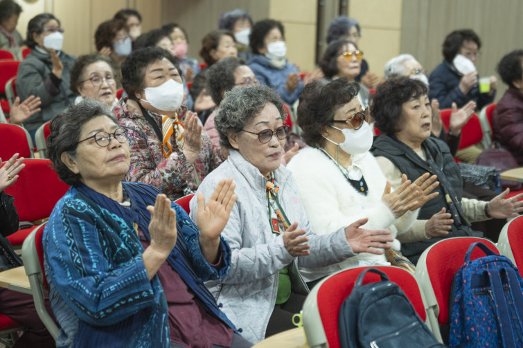 YTo1ODp7czo4OiJGaWxlTmFtZSI7czo0MDoiY2ZjOGI5NDItNDM4My00YmIxLTg2YzctM2RiZTc2Y2Y0N2QxLmpwZyI7czoxMjoiRmlsZURhdGVUaW1lIjtpOjE3NDIwMjQ1MDQ7czo4OiJGaWxlU2l6ZSI7aToxNTM4NDQzO3M6ODoiRmlsZVR5cGUiO2k6MjtzOjg6Ik1pbWVUeXBlIjtzOjEwOiJpbWFnZS9qcGVnIjtzOjEzOiJTZWN0aW9uc0ZvdW5kIjtzOjMwOiJBTllfVEFHLCBJRkQwLCBUSFVNQk5BSUwsIEVYSUYiO3M6ODoiQ09NUFVURUQiO2E6OTp7czo0OiJodG1sIjtzOjI2OiJ3aWR0aD0iMTc1MiIgaGVpZ2h0PSIxMTY4IiI7czo2OiJIZWlnaHQiO2k6MTE2ODtzOjU6IldpZHRoIjtpOjE3NTI7czo3OiJJc0NvbG9yIjtpOjE7czoxNzoiQnl0ZU9yZGVyTW90b3JvbGEiO2k6MDtzOjE1OiJBcGVydHVyZUZOdW1iZXIiO3M6NToiZi80LjAiO3M6OToiQ29weXJpZ2h0IjtzOjQ6IllBQkMiO3M6MTg6IlRodW1ibmFpbC5GaWxlVHlwZSI7aToyO3M6MTg6IlRodW1ibmFpbC5NaW1lVHlwZSI7czoxMDoiaW1hZ2UvanBlZyI7fXM6NDoiTWFrZSI7czo0OiJTT05ZIjtzOjU6Ik1vZGVsIjtzOjg6IklMQ0UtN000IjtzOjExOiJYUmVzb2x1dGlvbiI7czo1OiIyNDAvMSI7czoxMToiWVJlc29sdXRpb24iO3M6NToiMjQwLzEiO3M6MTQ6IlJlc29sdXRpb25Vbml0IjtpOjI7czo4OiJTb2Z0d2FyZSI7czo1MDoiQWRvYmUgUGhvdG9zaG9wIExpZ2h0cm9vbSBDbGFzc2ljIDE0LjIgKE1hY2ludG9zaCkiO3M6ODoiRGF0ZVRpbWUiO3M6MTk6IjIwMjU6MDM6MTUgMTU6NTE6MzgiO3M6NjoiQXJ0aXN0IjtzOjc6IllBQkNfU0ciO3M6OToiQ29weXJpZ2h0IjtzOjQ6IllBQkMiO3M6MTY6IkV4aWZfSUZEX1BvaW50ZXIiO2k6MjUyO3M6OToiVEhVTUJOQUlMIjthOjY6e3M6MTE6IkNvbXByZXNzaW9uIjtpOjY7czoxMToiWFJlc29sdXRpb24iO3M6NDoiNzIvMSI7czoxMToiWVJlc29sdXRpb24iO3M6NDoiNzIvMSI7czoxNDoiUmVzb2x1dGlvblVuaXQiO2k6MjtzOjIxOiJKUEVHSW50ZXJjaGFuZ2VGb3JtYXQiO2k6MTAzODtzOjI3OiJKUEVHSW50ZXJjaGFuZ2VGb3JtYXRMZW5ndGgiO2k6MjE1MjU7fXM6MTI6IkV4cG9zdXJlVGltZSI7czo1OiIxLzEyNSI7czo3OiJGTnVtYmVyIjtzOjM6IjQvMSI7czoxNToiRXhwb3N1cmVQcm9ncmFtIjtpOjE7czoxNToiSVNPU3BlZWRSYXRpbmdzIjtpOjUwMDtzOjE5OiJVbmRlZmluZWRUYWc6MHg4ODMwIjtpOjI7czoxOToiVW5kZWZpbmVkVGFnOjB4ODgzMiI7aTo1MDA7czoxMToiRXhpZlZlcnNpb24iO3M6NDoiMDIzMiI7czoxNjoiRGF0ZVRpbWVPcmlnaW5hbCI7czoxOToiMjAyNTowMzoxNCAwOTo1ODozMyI7czoxNzoiRGF0ZVRpbWVEaWdpdGl6ZWQiO3M6MTk6IjIwMjU6MDM6MTQgMDk6NTg6MzMiO3M6MTk6IlVuZGVmaW5lZFRhZzoweDkwMTAiO3M6NjoiKzA5OjAwIjtzOjE5OiJVbmRlZmluZWRUYWc6MHg5MDExIjtzOjY6IiswOTowMCI7czoxOToiVW5kZWZpbmVkVGFnOjB4OTAxMiI7czo2OiIrMDk6MDAiO3M6MTc6IlNodXR0ZXJTcGVlZFZhbHVlIjtzOjE1OiI2OTY1Nzg0LzEwMDAwMDAiO3M6MTM6IkFwZXJ0dXJlVmFsdWUiO3M6MzoiNC8xIjtzOjE1OiJCcmlnaHRuZXNzVmFsdWUiO3M6OToiMzk3NC8yNTYwIjtzOjE3OiJFeHBvc3VyZUJpYXNWYWx1ZSI7czo0OiIwLzEwIjtzOjE2OiJNYXhBcGVydHVyZVZhbHVlIjtzOjg6IjEwMjQvMjU2IjtzOjEyOiJNZXRlcmluZ01vZGUiO2k6NTtzOjExOiJMaWdodFNvdXJjZSI7aTowO3M6NToiRmxhc2giO2k6MTY7czoxMToiRm9jYWxMZW5ndGgiO3M6NjoiOTAwLzEwIjtzOjE4OiJTdWJTZWNUaW1lT3JpZ2luYWwiO3M6MzoiODA5IjtzOjE5OiJTdWJTZWNUaW1lRGlnaXRpemVkIjtzOjM6IjgwOSI7czoxMDoiQ29sb3JTcGFjZSI7aTo2NTUzNTtzOjIxOiJGb2NhbFBsYW5lWFJlc29sdXRpb24iO3M6MTQ6IjY0NDQ5MzM5LzMyNzY4IjtzOjIxOiJGb2NhbFBsYW5lWVJlc29sdXRpb24iO3M6MTQ6IjY0NDQ5MzM5LzMyNzY4IjtzOjI0OiJGb2NhbFBsYW5lUmVzb2x1dGlvblVuaXQiO2k6MztzOjEwOiJGaWxlU291cmNlIjtzOjE6IgMiO3M6OToiU2NlbmVUeXBlIjtzOjE6IgEiO3M6MTQ6IkN1c3RvbVJlbmRlcmVkIjtpOjA7czoxMjoiRXhwb3N1cmVNb2RlIjtpOjE7czoxMjoiV2hpdGVCYWxhbmNlIjtpOjA7czoxNjoiRGlnaXRhbFpvb21SYXRpbyI7czo1OiIxNi8xNiI7czoyMToiRm9jYWxMZW5ndGhJbjM1bW1GaWxtIjtpOjkwO3M6MTY6IlNjZW5lQ2FwdHVyZVR5cGUiO2k6MDtzOjg6IkNvbnRyYXN0IjtpOjA7czoxMDoiU2F0dXJhdGlvbiI7aTowO3M6OToiU2hhcnBuZXNzIjtpOjA7czoxOToiVW5kZWZpbmVkVGFnOjB4QTQzMiI7YTo0OntpOjA7czo2OiI3MDAvMTAiO2k6MTtzOjc6IjIwMDAvMTAiO2k6MjtzOjU6IjQwLzEwIjtpOjM7czo1OiI0MC8xMCI7fXM6MTk6IlVuZGVmaW5lZFRhZzoweEE0MzQiO3M6MjA6IkZFIDcwLTIwMG1tIEY0IEcgT1NTIjt9