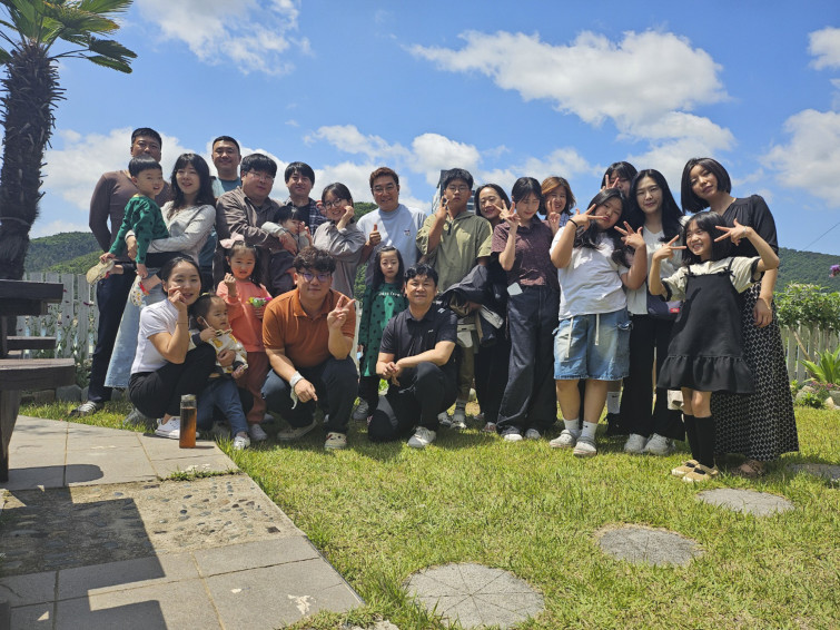 YToxNzp7czo4OiJGaWxlTmFtZSI7czo0MDoiZDI3MWU2NDEtZjFjYy00ZWFjLWJmZmUtYTZiNWVmM2MzYWJmLmpwZyI7czoxMjoiRmlsZURhdGVUaW1lIjtpOjE3NDgzMTI4Mzk7czo4OiJGaWxlU2l6ZSI7aToyMjc3NTc2O3M6ODoiRmlsZVR5cGUiO2k6MjtzOjg6Ik1pbWVUeXBlIjtzOjEwOiJpbWFnZS9qcGVnIjtzOjEzOiJTZWN0aW9uc0ZvdW5kIjtzOjMwOiJBTllfVEFHLCBJRkQwLCBUSFVNQk5BSUwsIEVYSUYiO3M6ODoiQ09NUFVURUQiO2E6Nzp7czo0OiJodG1sIjtzOjI2OiJ3aWR0aD0iMjAwMCIgaGVpZ2h0PSIxNTAwIiI7czo2OiJIZWlnaHQiO2k6MTUwMDtzOjU6IldpZHRoIjtpOjIwMDA7czo3OiJJc0NvbG9yIjtpOjE7czoxNzoiQnl0ZU9yZGVyTW90b3JvbGEiO2k6MDtzOjE4OiJUaHVtYm5haWwuRmlsZVR5cGUiO2k6MjtzOjE4OiJUaHVtYm5haWwuTWltZVR5cGUiO3M6MTA6ImltYWdlL2pwZWciO31zOjExOiJYUmVzb2x1dGlvbiI7czo1OiIyNDAvMSI7czoxMToiWVJlc29sdXRpb24iO3M6NToiMjQwLzEiO3M6MTQ6IlJlc29sdXRpb25Vbml0IjtpOjI7czo4OiJTb2Z0d2FyZSI7czo1MjoiQWRvYmUgUGhvdG9zaG9wIExpZ2h0cm9vbSBDbGFzc2ljIDE0LjMuMSAoTWFjaW50b3NoKSI7czo4OiJEYXRlVGltZSI7czoxOToiMjAyNTowNToyNyAxMToyNjowMSI7czoxNjoiRXhpZl9JRkRfUG9pbnRlciI7aToxNzY7czo5OiJUSFVNQk5BSUwiO2E6Njp7czoxMToiQ29tcHJlc3Npb24iO2k6NjtzOjExOiJYUmVzb2x1dGlvbiI7czo0OiI3Mi8xIjtzOjExOiJZUmVzb2x1dGlvbiI7czo0OiI3Mi8xIjtzOjE0OiJSZXNvbHV0aW9uVW5pdCI7aToyO3M6MjE6IkpQRUdJbnRlcmNoYW5nZUZvcm1hdCI7aTozMjA7czoyNzoiSlBFR0ludGVyY2hhbmdlRm9ybWF0TGVuZ3RoIjtpOjIwODQzO31zOjExOiJFeGlmVmVyc2lvbiI7czo0OiIwMjMxIjtzOjE5OiJVbmRlZmluZWRUYWc6MHg5MDEwIjtzOjY6IiswOTowMCI7czoxMDoiQ29sb3JTcGFjZSI7aTo2NTUzNTt9