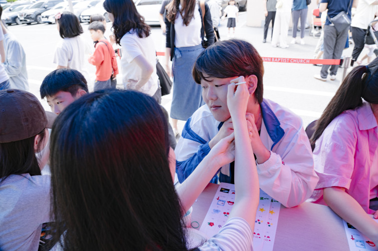 YTo1ODp7czo4OiJGaWxlTmFtZSI7czo0MDoiZDNkYTY1NDQtNjVmNi00MjAwLTliNWItMzk3OWMwOWY2YTk5LmpwZyI7czoxMjoiRmlsZURhdGVUaW1lIjtpOjE3NDkzNjkxNDQ7czo4OiJGaWxlU2l6ZSI7aToxMjQ5Njc5O3M6ODoiRmlsZVR5cGUiO2k6MjtzOjg6Ik1pbWVUeXBlIjtzOjEwOiJpbWFnZS9qcGVnIjtzOjEzOiJTZWN0aW9uc0ZvdW5kIjtzOjMwOiJBTllfVEFHLCBJRkQwLCBUSFVNQk5BSUwsIEVYSUYiO3M6ODoiQ09NUFVURUQiO2E6OTp7czo0OiJodG1sIjtzOjI2OiJ3aWR0aD0iMTc1MiIgaGVpZ2h0PSIxMTY4IiI7czo2OiJIZWlnaHQiO2k6MTE2ODtzOjU6IldpZHRoIjtpOjE3NTI7czo3OiJJc0NvbG9yIjtpOjE7czoxNzoiQnl0ZU9yZGVyTW90b3JvbGEiO2k6MDtzOjE1OiJBcGVydHVyZUZOdW1iZXIiO3M6NToiZi83LjEiO3M6OToiQ29weXJpZ2h0IjtzOjQ6IllBQkMiO3M6MTg6IlRodW1ibmFpbC5GaWxlVHlwZSI7aToyO3M6MTg6IlRodW1ibmFpbC5NaW1lVHlwZSI7czoxMDoiaW1hZ2UvanBlZyI7fXM6NDoiTWFrZSI7czo0OiJTT05ZIjtzOjU6Ik1vZGVsIjtzOjg6IklMQ0UtN000IjtzOjExOiJYUmVzb2x1dGlvbiI7czo1OiIyNDAvMSI7czoxMToiWVJlc29sdXRpb24iO3M6NToiMjQwLzEiO3M6MTQ6IlJlc29sdXRpb25Vbml0IjtpOjI7czo4OiJTb2Z0d2FyZSI7czo1MjoiQWRvYmUgUGhvdG9zaG9wIExpZ2h0cm9vbSBDbGFzc2ljIDE0LjMuMSAoTWFjaW50b3NoKSI7czo4OiJEYXRlVGltZSI7czoxOToiMjAyNTowNjowOCAxMzo1OTo0NSI7czo2OiJBcnRpc3QiO3M6NzoiWUFCQ19TRyI7czo5OiJDb3B5cmlnaHQiO3M6NDoiWUFCQyI7czoxNjoiRXhpZl9JRkRfUG9pbnRlciI7aToyNTQ7czo5OiJUSFVNQk5BSUwiO2E6Njp7czoxMToiQ29tcHJlc3Npb24iO2k6NjtzOjExOiJYUmVzb2x1dGlvbiI7czo0OiI3Mi8xIjtzOjExOiJZUmVzb2x1dGlvbiI7czo0OiI3Mi8xIjtzOjE0OiJSZXNvbHV0aW9uVW5pdCI7aToyO3M6MjE6IkpQRUdJbnRlcmNoYW5nZUZvcm1hdCI7aToxMDQwO3M6Mjc6IkpQRUdJbnRlcmNoYW5nZUZvcm1hdExlbmd0aCI7aToxNzY3MTt9czoxMjoiRXhwb3N1cmVUaW1lIjtzOjQ6IjEvNjAiO3M6NzoiRk51bWJlciI7czo1OiI3MS8xMCI7czoxNToiRXhwb3N1cmVQcm9ncmFtIjtpOjE7czoxNToiSVNPU3BlZWRSYXRpbmdzIjtpOjEyNTtzOjE5OiJVbmRlZmluZWRUYWc6MHg4ODMwIjtpOjI7czoxOToiVW5kZWZpbmVkVGFnOjB4ODgzMiI7aToxMjU7czoxMToiRXhpZlZlcnNpb24iO3M6NDoiMDIzMiI7czoxNjoiRGF0ZVRpbWVPcmlnaW5hbCI7czoxOToiMjAyNTowNjowOCAxMDo0MjoxNSI7czoxNzoiRGF0ZVRpbWVEaWdpdGl6ZWQiO3M6MTk6IjIwMjU6MDY6MDggMTA6NDI6MTUiO3M6MTk6IlVuZGVmaW5lZFRhZzoweDkwMTAiO3M6NjoiKzA5OjAwIjtzOjE5OiJVbmRlZmluZWRUYWc6MHg5MDExIjtzOjY6IiswOTowMCI7czoxOToiVW5kZWZpbmVkVGFnOjB4OTAxMiI7czo2OiIrMDk6MDAiO3M6MTc6IlNodXR0ZXJTcGVlZFZhbHVlIjtzOjE1OiI1OTA2ODkxLzEwMDAwMDAiO3M6MTM6IkFwZXJ0dXJlVmFsdWUiO3M6MTU6IjU2NTU2MzgvMTAwMDAwMCI7czoxNToiQnJpZ2h0bmVzc1ZhbHVlIjtzOjEwOiIxNjE4NC8yNTYwIjtzOjE3OiJFeHBvc3VyZUJpYXNWYWx1ZSI7czo0OiIwLzEwIjtzOjE2OiJNYXhBcGVydHVyZVZhbHVlIjtzOjg6IjEwMjQvMjU2IjtzOjEyOiJNZXRlcmluZ01vZGUiO2k6NTtzOjExOiJMaWdodFNvdXJjZSI7aTowO3M6NToiRmxhc2giO2k6MTM7czoxMToiRm9jYWxMZW5ndGgiO3M6NjoiMjQwLzEwIjtzOjE4OiJTdWJTZWNUaW1lT3JpZ2luYWwiO3M6MzoiMjU3IjtzOjE5OiJTdWJTZWNUaW1lRGlnaXRpemVkIjtzOjM6IjI1NyI7czoxMDoiQ29sb3JTcGFjZSI7aTo2NTUzNTtzOjIxOiJGb2NhbFBsYW5lWFJlc29sdXRpb24iO3M6MTQ6IjY0NDQ5MzM5LzMyNzY4IjtzOjIxOiJGb2NhbFBsYW5lWVJlc29sdXRpb24iO3M6MTQ6IjY0NDQ5MzM5LzMyNzY4IjtzOjI0OiJGb2NhbFBsYW5lUmVzb2x1dGlvblVuaXQiO2k6MztzOjEwOiJGaWxlU291cmNlIjtzOjE6IgMiO3M6OToiU2NlbmVUeXBlIjtzOjE6IgEiO3M6MTQ6IkN1c3RvbVJlbmRlcmVkIjtpOjA7czoxMjoiRXhwb3N1cmVNb2RlIjtpOjE7czoxMjoiV2hpdGVCYWxhbmNlIjtpOjE7czoxNjoiRGlnaXRhbFpvb21SYXRpbyI7czo1OiIxNi8xNiI7czoyMToiRm9jYWxMZW5ndGhJbjM1bW1GaWxtIjtpOjI0O3M6MTY6IlNjZW5lQ2FwdHVyZVR5cGUiO2k6MDtzOjg6IkNvbnRyYXN0IjtpOjA7czoxMDoiU2F0dXJhdGlvbiI7aTowO3M6OToiU2hhcnBuZXNzIjtpOjA7czoxOToiVW5kZWZpbmVkVGFnOjB4QTQzMiI7YTo0OntpOjA7czo2OiIyNDAvMTAiO2k6MTtzOjc6IjEwNTAvMTAiO2k6MjtzOjU6IjQwLzEwIjtpOjM7czo1OiI0MC8xMCI7fXM6MTk6IlVuZGVmaW5lZFRhZzoweEE0MzQiO3M6MjA6IkZFIDI0LTEwNW1tIEY0IEcgT1NTIjt9