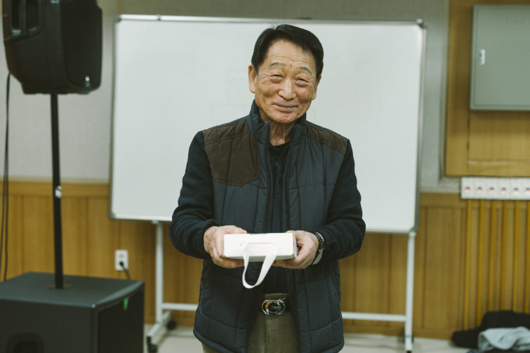 YTo1ODp7czo4OiJGaWxlTmFtZSI7czo0MDoiZDY2YzAzNTAtNDFlZC00NTA5LTg2NTktNTY2N2M1OWMzY2FiLmpwZyI7czoxMjoiRmlsZURhdGVUaW1lIjtpOjE3NjUwNzg5NDc7czo4OiJGaWxlU2l6ZSI7aToxMTg0Njc0O3M6ODoiRmlsZVR5cGUiO2k6MjtzOjg6Ik1pbWVUeXBlIjtzOjEwOiJpbWFnZS9qcGVnIjtzOjEzOiJTZWN0aW9uc0ZvdW5kIjtzOjMwOiJBTllfVEFHLCBJRkQwLCBUSFVNQk5BSUwsIEVYSUYiO3M6ODoiQ09NUFVURUQiO2E6OTp7czo0OiJodG1sIjtzOjI2OiJ3aWR0aD0iMTc1MiIgaGVpZ2h0PSIxMTY4IiI7czo2OiJIZWlnaHQiO2k6MTE2ODtzOjU6IldpZHRoIjtpOjE3NTI7czo3OiJJc0NvbG9yIjtpOjE7czoxNzoiQnl0ZU9yZGVyTW90b3JvbGEiO2k6MDtzOjE1OiJBcGVydHVyZUZOdW1iZXIiO3M6NToiZi8yLjgiO3M6OToiQ29weXJpZ2h0IjtzOjQ6IllBQkMiO3M6MTg6IlRodW1ibmFpbC5GaWxlVHlwZSI7aToyO3M6MTg6IlRodW1ibmFpbC5NaW1lVHlwZSI7czoxMDoiaW1hZ2UvanBlZyI7fXM6NDoiTWFrZSI7czo0OiJTT05ZIjtzOjU6Ik1vZGVsIjtzOjg6IklMQ0UtN000IjtzOjExOiJYUmVzb2x1dGlvbiI7czo1OiIyNDAvMSI7czoxMToiWVJlc29sdXRpb24iO3M6NToiMjQwLzEiO3M6MTQ6IlJlc29sdXRpb25Vbml0IjtpOjI7czo4OiJTb2Z0d2FyZSI7czo1MjoiQWRvYmUgUGhvdG9zaG9wIExpZ2h0cm9vbSBDbGFzc2ljIDE1LjAuMSAoTWFjaW50b3NoKSI7czo4OiJEYXRlVGltZSI7czoxOToiMjAyNToxMjowNyAxMjozNjo0MCI7czo2OiJBcnRpc3QiO3M6NzoiWUFCQ19TRyI7czo5OiJDb3B5cmlnaHQiO3M6NDoiWUFCQyI7czoxNjoiRXhpZl9JRkRfUG9pbnRlciI7aToyNTQ7czo5OiJUSFVNQk5BSUwiO2E6Njp7czoxMToiQ29tcHJlc3Npb24iO2k6NjtzOjExOiJYUmVzb2x1dGlvbiI7czo0OiI3Mi8xIjtzOjExOiJZUmVzb2x1dGlvbiI7czo0OiI3Mi8xIjtzOjE0OiJSZXNvbHV0aW9uVW5pdCI7aToyO3M6MjE6IkpQRUdJbnRlcmNoYW5nZUZvcm1hdCI7aToxMDQwO3M6Mjc6IkpQRUdJbnRlcmNoYW5nZUZvcm1hdExlbmd0aCI7aToxMTM1Mjt9czoxMjoiRXhwb3N1cmVUaW1lIjtzOjU6IjEvMjUwIjtzOjc6IkZOdW1iZXIiO3M6NToiMjgvMTAiO3M6MTU6IkV4cG9zdXJlUHJvZ3JhbSI7aToxO3M6MTU6IklTT1NwZWVkUmF0aW5ncyI7aTozMjA7czoxOToiVW5kZWZpbmVkVGFnOjB4ODgzMCI7aToyO3M6MTk6IlVuZGVmaW5lZFRhZzoweDg4MzIiO2k6MzIwO3M6MTE6IkV4aWZWZXJzaW9uIjtzOjQ6IjAyMzIiO3M6MTY6IkRhdGVUaW1lT3JpZ2luYWwiO3M6MTk6IjIwMjU6MTI6MDYgMTA6MjU6NDYiO3M6MTc6IkRhdGVUaW1lRGlnaXRpemVkIjtzOjE5OiIyMDI1OjEyOjA2IDEwOjI1OjQ2IjtzOjE5OiJVbmRlZmluZWRUYWc6MHg5MDEwIjtzOjY6IiswOTowMCI7czoxOToiVW5kZWZpbmVkVGFnOjB4OTAxMSI7czo2OiIrMDk6MDAiO3M6MTk6IlVuZGVmaW5lZFRhZzoweDkwMTIiO3M6NjoiKzA5OjAwIjtzOjE3OiJTaHV0dGVyU3BlZWRWYWx1ZSI7czoxNToiNzk2NTc4NC8xMDAwMDAwIjtzOjEzOiJBcGVydHVyZVZhbHVlIjtzOjE1OiIyOTcwODU0LzEwMDAwMDAiO3M6MTU6IkJyaWdodG5lc3NWYWx1ZSI7czo5OiI1NzM0LzI1NjAiO3M6MTc6IkV4cG9zdXJlQmlhc1ZhbHVlIjtzOjQ6IjAvMTAiO3M6MTY6Ik1heEFwZXJ0dXJlVmFsdWUiO3M6NzoiNzYwLzI1NiI7czoxMjoiTWV0ZXJpbmdNb2RlIjtpOjU7czoxMToiTGlnaHRTb3VyY2UiO2k6MDtzOjU6IkZsYXNoIjtpOjE1O3M6MTE6IkZvY2FsTGVuZ3RoIjtzOjY6IjYwMC8xMCI7czoxODoiU3ViU2VjVGltZU9yaWdpbmFsIjtzOjM6IjE2NSI7czoxOToiU3ViU2VjVGltZURpZ2l0aXplZCI7czozOiIxNjUiO3M6MTA6IkNvbG9yU3BhY2UiO2k6NjU1MzU7czoyMToiRm9jYWxQbGFuZVhSZXNvbHV0aW9uIjtzOjE0OiI2NDQ0OTMzOS8zMjc2OCI7czoyMToiRm9jYWxQbGFuZVlSZXNvbHV0aW9uIjtzOjE0OiI2NDQ0OTMzOS8zMjc2OCI7czoyNDoiRm9jYWxQbGFuZVJlc29sdXRpb25Vbml0IjtpOjM7czoxMDoiRmlsZVNvdXJjZSI7czoxOiIDIjtzOjk6IlNjZW5lVHlwZSI7czoxOiIBIjtzOjE0OiJDdXN0b21SZW5kZXJlZCI7aTowO3M6MTI6IkV4cG9zdXJlTW9kZSI7aToxO3M6MTI6IldoaXRlQmFsYW5jZSI7aToxO3M6MTY6IkRpZ2l0YWxab29tUmF0aW8iO3M6NToiMTYvMTYiO3M6MjE6IkZvY2FsTGVuZ3RoSW4zNW1tRmlsbSI7aTo2MDtzOjE2OiJTY2VuZUNhcHR1cmVUeXBlIjtpOjA7czo4OiJDb250cmFzdCI7aTowO3M6MTA6IlNhdHVyYXRpb24iO2k6MDtzOjk6IlNoYXJwbmVzcyI7aTowO3M6MTk6IlVuZGVmaW5lZFRhZzoweEE0MzIiO2E6NDp7aTowO3M6NjoiMjQwLzEwIjtpOjE7czo2OiI3MDAvMTAiO2k6MjtzOjU6IjI4LzEwIjtpOjM7czo1OiIyOC8xMCI7fXM6MTk6IlVuZGVmaW5lZFRhZzoweEE0MzQiO3M6MjE6IkZFIDI0LTcwbW0gRjIuOCBHTSBJSSI7fQ==