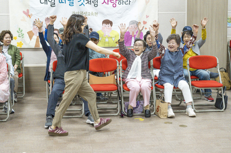 YTo1ODp7czo4OiJGaWxlTmFtZSI7czo0MDoiZDk4ZDRkN2EtNTcyMy00MDcxLWEzZDYtMDc5NDg1MmI4OTBlLmpwZyI7czoxMjoiRmlsZURhdGVUaW1lIjtpOjE3NDg1ODU2MDY7czo4OiJGaWxlU2l6ZSI7aTozMDYwNDUwO3M6ODoiRmlsZVR5cGUiO2k6MjtzOjg6Ik1pbWVUeXBlIjtzOjEwOiJpbWFnZS9qcGVnIjtzOjEzOiJTZWN0aW9uc0ZvdW5kIjtzOjMwOiJBTllfVEFHLCBJRkQwLCBUSFVNQk5BSUwsIEVYSUYiO3M6ODoiQ09NUFVURUQiO2E6OTp7czo0OiJodG1sIjtzOjI2OiJ3aWR0aD0iMTc0NSIgaGVpZ2h0PSIxMTYzIiI7czo2OiJIZWlnaHQiO2k6MTE2MztzOjU6IldpZHRoIjtpOjE3NDU7czo3OiJJc0NvbG9yIjtpOjE7czoxNzoiQnl0ZU9yZGVyTW90b3JvbGEiO2k6MDtzOjE1OiJBcGVydHVyZUZOdW1iZXIiO3M6NToiZi8yLjgiO3M6OToiQ29weXJpZ2h0IjtzOjQ6IllBQkMiO3M6MTg6IlRodW1ibmFpbC5GaWxlVHlwZSI7aToyO3M6MTg6IlRodW1ibmFpbC5NaW1lVHlwZSI7czoxMDoiaW1hZ2UvanBlZyI7fXM6NDoiTWFrZSI7czo0OiJTT05ZIjtzOjU6Ik1vZGVsIjtzOjg6IklMQ0UtN000IjtzOjExOiJYUmVzb2x1dGlvbiI7czo1OiIyNDAvMSI7czoxMToiWVJlc29sdXRpb24iO3M6NToiMjQwLzEiO3M6MTQ6IlJlc29sdXRpb25Vbml0IjtpOjI7czo4OiJTb2Z0d2FyZSI7czo1MjoiQWRvYmUgUGhvdG9zaG9wIExpZ2h0cm9vbSBDbGFzc2ljIDE0LjMuMSAoTWFjaW50b3NoKSI7czo4OiJEYXRlVGltZSI7czoxOToiMjAyNTowNTozMCAxNTowOToxMiI7czo2OiJBcnRpc3QiO3M6NzoiWUFCQ19TRyI7czo5OiJDb3B5cmlnaHQiO3M6NDoiWUFCQyI7czoxNjoiRXhpZl9JRkRfUG9pbnRlciI7aToyNTQ7czo5OiJUSFVNQk5BSUwiO2E6Njp7czoxMToiQ29tcHJlc3Npb24iO2k6NjtzOjExOiJYUmVzb2x1dGlvbiI7czo0OiI3Mi8xIjtzOjExOiJZUmVzb2x1dGlvbiI7czo0OiI3Mi8xIjtzOjE0OiJSZXNvbHV0aW9uVW5pdCI7aToyO3M6MjE6IkpQRUdJbnRlcmNoYW5nZUZvcm1hdCI7aToxMDQwO3M6Mjc6IkpQRUdJbnRlcmNoYW5nZUZvcm1hdExlbmd0aCI7aToxODA3Mzt9czoxMjoiRXhwb3N1cmVUaW1lIjtzOjU6IjEvNjQwIjtzOjc6IkZOdW1iZXIiO3M6NToiMjgvMTAiO3M6MTU6IkV4cG9zdXJlUHJvZ3JhbSI7aToxO3M6MTU6IklTT1NwZWVkUmF0aW5ncyI7aToyMDAwO3M6MTk6IlVuZGVmaW5lZFRhZzoweDg4MzAiO2k6MjtzOjE5OiJVbmRlZmluZWRUYWc6MHg4ODMyIjtpOjIwMDA7czoxMToiRXhpZlZlcnNpb24iO3M6NDoiMDIzMiI7czoxNjoiRGF0ZVRpbWVPcmlnaW5hbCI7czoxOToiMjAyNTowNTozMCAxMjoxNzoxMSI7czoxNzoiRGF0ZVRpbWVEaWdpdGl6ZWQiO3M6MTk6IjIwMjU6MDU6MzAgMTI6MTc6MTEiO3M6MTk6IlVuZGVmaW5lZFRhZzoweDkwMTAiO3M6NjoiKzA5OjAwIjtzOjE5OiJVbmRlZmluZWRUYWc6MHg5MDExIjtzOjY6IiswOTowMCI7czoxOToiVW5kZWZpbmVkVGFnOjB4OTAxMiI7czo2OiIrMDk6MDAiO3M6MTc6IlNodXR0ZXJTcGVlZFZhbHVlIjtzOjE1OiI5MzIxOTI4LzEwMDAwMDAiO3M6MTM6IkFwZXJ0dXJlVmFsdWUiO3M6MTU6IjI5NzA4NTQvMTAwMDAwMCI7czoxNToiQnJpZ2h0bmVzc1ZhbHVlIjtzOjk6IjYzOTQvMjU2MCI7czoxNzoiRXhwb3N1cmVCaWFzVmFsdWUiO3M6NDoiMC8xMCI7czoxNjoiTWF4QXBlcnR1cmVWYWx1ZSI7czo3OiI3NjAvMjU2IjtzOjEyOiJNZXRlcmluZ01vZGUiO2k6NTtzOjExOiJMaWdodFNvdXJjZSI7aTowO3M6NToiRmxhc2giO2k6MTY7czoxMToiRm9jYWxMZW5ndGgiO3M6NjoiNzAwLzEwIjtzOjE4OiJTdWJTZWNUaW1lT3JpZ2luYWwiO3M6MzoiNjE3IjtzOjE5OiJTdWJTZWNUaW1lRGlnaXRpemVkIjtzOjM6IjYxNyI7czoxMDoiQ29sb3JTcGFjZSI7aTo2NTUzNTtzOjIxOiJGb2NhbFBsYW5lWFJlc29sdXRpb24iO3M6MTQ6IjY0NDQ5MzM5LzMyNzY4IjtzOjIxOiJGb2NhbFBsYW5lWVJlc29sdXRpb24iO3M6MTQ6IjY0NDQ5MzM5LzMyNzY4IjtzOjI0OiJGb2NhbFBsYW5lUmVzb2x1dGlvblVuaXQiO2k6MztzOjEwOiJGaWxlU291cmNlIjtzOjE6IgMiO3M6OToiU2NlbmVUeXBlIjtzOjE6IgEiO3M6MTQ6IkN1c3RvbVJlbmRlcmVkIjtpOjA7czoxMjoiRXhwb3N1cmVNb2RlIjtpOjE7czoxMjoiV2hpdGVCYWxhbmNlIjtpOjE7czoxNjoiRGlnaXRhbFpvb21SYXRpbyI7czo1OiIxNi8xNiI7czoyMToiRm9jYWxMZW5ndGhJbjM1bW1GaWxtIjtpOjcwO3M6MTY6IlNjZW5lQ2FwdHVyZVR5cGUiO2k6MDtzOjg6IkNvbnRyYXN0IjtpOjA7czoxMDoiU2F0dXJhdGlvbiI7aTowO3M6OToiU2hhcnBuZXNzIjtpOjA7czoxOToiVW5kZWZpbmVkVGFnOjB4QTQzMiI7YTo0OntpOjA7czo2OiIyNDAvMTAiO2k6MTtzOjY6IjcwMC8xMCI7aToyO3M6NToiMjgvMTAiO2k6MztzOjU6IjI4LzEwIjt9czoxOToiVW5kZWZpbmVkVGFnOjB4QTQzNCI7czoyMToiRkUgMjQtNzBtbSBGMi44IEdNIElJIjt9