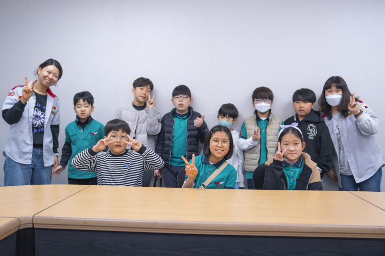 YTo1ODp7czo4OiJGaWxlTmFtZSI7czo0MDoiZGFlYTQwNGUtMWU5OS00MzMwLTg1ZjYtNTg2YTA5MWVlNjdiLmpwZyI7czoxMjoiRmlsZURhdGVUaW1lIjtpOjE3NDIwMjQ1NDM7czo4OiJGaWxlU2l6ZSI7aToxMTA5MDI0O3M6ODoiRmlsZVR5cGUiO2k6MjtzOjg6Ik1pbWVUeXBlIjtzOjEwOiJpbWFnZS9qcGVnIjtzOjEzOiJTZWN0aW9uc0ZvdW5kIjtzOjMwOiJBTllfVEFHLCBJRkQwLCBUSFVNQk5BSUwsIEVYSUYiO3M6ODoiQ09NUFVURUQiO2E6OTp7czo0OiJodG1sIjtzOjI2OiJ3aWR0aD0iMTc1MiIgaGVpZ2h0PSIxMTY4IiI7czo2OiJIZWlnaHQiO2k6MTE2ODtzOjU6IldpZHRoIjtpOjE3NTI7czo3OiJJc0NvbG9yIjtpOjE7czoxNzoiQnl0ZU9yZGVyTW90b3JvbGEiO2k6MDtzOjE1OiJBcGVydHVyZUZOdW1iZXIiO3M6NToiZi8yLjgiO3M6OToiQ29weXJpZ2h0IjtzOjQ6IllBQkMiO3M6MTg6IlRodW1ibmFpbC5GaWxlVHlwZSI7aToyO3M6MTg6IlRodW1ibmFpbC5NaW1lVHlwZSI7czoxMDoiaW1hZ2UvanBlZyI7fXM6NDoiTWFrZSI7czo0OiJTT05ZIjtzOjU6Ik1vZGVsIjtzOjg6IklMQ0UtN000IjtzOjExOiJYUmVzb2x1dGlvbiI7czo1OiIyNDAvMSI7czoxMToiWVJlc29sdXRpb24iO3M6NToiMjQwLzEiO3M6MTQ6IlJlc29sdXRpb25Vbml0IjtpOjI7czo4OiJTb2Z0d2FyZSI7czo1MDoiQWRvYmUgUGhvdG9zaG9wIExpZ2h0cm9vbSBDbGFzc2ljIDE0LjIgKE1hY2ludG9zaCkiO3M6ODoiRGF0ZVRpbWUiO3M6MTk6IjIwMjU6MDM6MTUgMTU6NDQ6MzIiO3M6NjoiQXJ0aXN0IjtzOjc6IllBQkNfU0ciO3M6OToiQ29weXJpZ2h0IjtzOjQ6IllBQkMiO3M6MTY6IkV4aWZfSUZEX1BvaW50ZXIiO2k6MjUyO3M6OToiVEhVTUJOQUlMIjthOjY6e3M6MTE6IkNvbXByZXNzaW9uIjtpOjY7czoxMToiWFJlc29sdXRpb24iO3M6NDoiNzIvMSI7czoxMToiWVJlc29sdXRpb24iO3M6NDoiNzIvMSI7czoxNDoiUmVzb2x1dGlvblVuaXQiO2k6MjtzOjIxOiJKUEVHSW50ZXJjaGFuZ2VGb3JtYXQiO2k6MTAzODtzOjI3OiJKUEVHSW50ZXJjaGFuZ2VGb3JtYXRMZW5ndGgiO2k6MTI4MjE7fXM6MTI6IkV4cG9zdXJlVGltZSI7czo1OiIxLzIwMCI7czo3OiJGTnVtYmVyIjtzOjU6IjI4LzEwIjtzOjE1OiJFeHBvc3VyZVByb2dyYW0iO2k6MTtzOjE1OiJJU09TcGVlZFJhdGluZ3MiO2k6MzIwO3M6MTk6IlVuZGVmaW5lZFRhZzoweDg4MzAiO2k6MjtzOjE5OiJVbmRlZmluZWRUYWc6MHg4ODMyIjtpOjMyMDtzOjExOiJFeGlmVmVyc2lvbiI7czo0OiIwMjMyIjtzOjE2OiJEYXRlVGltZU9yaWdpbmFsIjtzOjE5OiIyMDI1OjAzOjE1IDEwOjEwOjEyIjtzOjE3OiJEYXRlVGltZURpZ2l0aXplZCI7czoxOToiMjAyNTowMzoxNSAxMDoxMDoxMiI7czoxOToiVW5kZWZpbmVkVGFnOjB4OTAxMCI7czo2OiIrMDk6MDAiO3M6MTk6IlVuZGVmaW5lZFRhZzoweDkwMTEiO3M6NjoiKzA5OjAwIjtzOjE5OiJVbmRlZmluZWRUYWc6MHg5MDEyIjtzOjY6IiswOTowMCI7czoxNzoiU2h1dHRlclNwZWVkVmFsdWUiO3M6MTU6Ijc2NDM4NTYvMTAwMDAwMCI7czoxMzoiQXBlcnR1cmVWYWx1ZSI7czoxNToiMjk3MDg1NC8xMDAwMDAwIjtzOjE1OiJCcmlnaHRuZXNzVmFsdWUiO3M6OToiODI0NC8yNTYwIjtzOjE3OiJFeHBvc3VyZUJpYXNWYWx1ZSI7czo0OiIwLzEwIjtzOjE2OiJNYXhBcGVydHVyZVZhbHVlIjtzOjc6Ijc2MC8yNTYiO3M6MTI6Ik1ldGVyaW5nTW9kZSI7aTo1O3M6MTE6IkxpZ2h0U291cmNlIjtpOjA7czo1OiJGbGFzaCI7aToxMztzOjExOiJGb2NhbExlbmd0aCI7czo2OiIzMTAvMTAiO3M6MTg6IlN1YlNlY1RpbWVPcmlnaW5hbCI7czozOiI3ODAiO3M6MTk6IlN1YlNlY1RpbWVEaWdpdGl6ZWQiO3M6MzoiNzgwIjtzOjEwOiJDb2xvclNwYWNlIjtpOjY1NTM1O3M6MjE6IkZvY2FsUGxhbmVYUmVzb2x1dGlvbiI7czoxNDoiNjQ0NDkzMzkvMzI3NjgiO3M6MjE6IkZvY2FsUGxhbmVZUmVzb2x1dGlvbiI7czoxNDoiNjQ0NDkzMzkvMzI3NjgiO3M6MjQ6IkZvY2FsUGxhbmVSZXNvbHV0aW9uVW5pdCI7aTozO3M6MTA6IkZpbGVTb3VyY2UiO3M6MToiAyI7czo5OiJTY2VuZVR5cGUiO3M6MToiASI7czoxNDoiQ3VzdG9tUmVuZGVyZWQiO2k6MDtzOjEyOiJFeHBvc3VyZU1vZGUiO2k6MTtzOjEyOiJXaGl0ZUJhbGFuY2UiO2k6MDtzOjE2OiJEaWdpdGFsWm9vbVJhdGlvIjtzOjU6IjE2LzE2IjtzOjIxOiJGb2NhbExlbmd0aEluMzVtbUZpbG0iO2k6MzE7czoxNjoiU2NlbmVDYXB0dXJlVHlwZSI7aTowO3M6ODoiQ29udHJhc3QiO2k6MDtzOjEwOiJTYXR1cmF0aW9uIjtpOjA7czo5OiJTaGFycG5lc3MiO2k6MDtzOjE5OiJVbmRlZmluZWRUYWc6MHhBNDMyIjthOjQ6e2k6MDtzOjY6IjI0MC8xMCI7aToxO3M6NjoiNzAwLzEwIjtpOjI7czo1OiIyOC8xMCI7aTozO3M6NToiMjgvMTAiO31zOjE5OiJVbmRlZmluZWRUYWc6MHhBNDM0IjtzOjIxOiJGRSAyNC03MG1tIEYyLjggR00gSUkiO30=