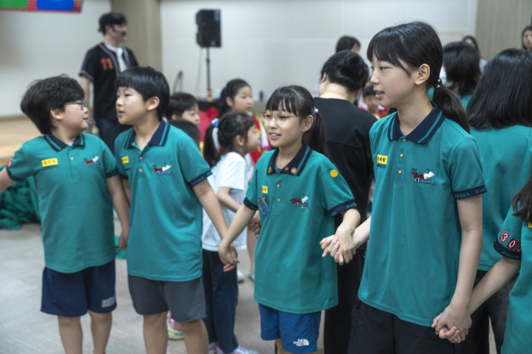 YTo1ODp7czo4OiJGaWxlTmFtZSI7czo0MDoiZGUyYWIyYzYtMGM4MS00NGYxLTlhYmQtOTE2NjA3NWU4MWQ1LmpwZyI7czoxMjoiRmlsZURhdGVUaW1lIjtpOjE3NTA0ODMyMjU7czo4OiJGaWxlU2l6ZSI7aToxMjYzOTg5O3M6ODoiRmlsZVR5cGUiO2k6MjtzOjg6Ik1pbWVUeXBlIjtzOjEwOiJpbWFnZS9qcGVnIjtzOjEzOiJTZWN0aW9uc0ZvdW5kIjtzOjMwOiJBTllfVEFHLCBJRkQwLCBUSFVNQk5BSUwsIEVYSUYiO3M6ODoiQ09NUFVURUQiO2E6OTp7czo0OiJodG1sIjtzOjI2OiJ3aWR0aD0iMTc1MiIgaGVpZ2h0PSIxMTY4IiI7czo2OiJIZWlnaHQiO2k6MTE2ODtzOjU6IldpZHRoIjtpOjE3NTI7czo3OiJJc0NvbG9yIjtpOjE7czoxNzoiQnl0ZU9yZGVyTW90b3JvbGEiO2k6MDtzOjE1OiJBcGVydHVyZUZOdW1iZXIiO3M6NToiZi8yLjgiO3M6OToiQ29weXJpZ2h0IjtzOjQ6IllBQkMiO3M6MTg6IlRodW1ibmFpbC5GaWxlVHlwZSI7aToyO3M6MTg6IlRodW1ibmFpbC5NaW1lVHlwZSI7czoxMDoiaW1hZ2UvanBlZyI7fXM6NDoiTWFrZSI7czo0OiJTT05ZIjtzOjU6Ik1vZGVsIjtzOjg6IklMQ0UtN000IjtzOjExOiJYUmVzb2x1dGlvbiI7czo1OiIyNDAvMSI7czoxMToiWVJlc29sdXRpb24iO3M6NToiMjQwLzEiO3M6MTQ6IlJlc29sdXRpb25Vbml0IjtpOjI7czo4OiJTb2Z0d2FyZSI7czo1MjoiQWRvYmUgUGhvdG9zaG9wIExpZ2h0cm9vbSBDbGFzc2ljIDE0LjMuMSAoTWFjaW50b3NoKSI7czo4OiJEYXRlVGltZSI7czoxOToiMjAyNTowNjoyMSAxNDoxNDowNiI7czo2OiJBcnRpc3QiO3M6NzoiWUFCQ19TRyI7czo5OiJDb3B5cmlnaHQiO3M6NDoiWUFCQyI7czoxNjoiRXhpZl9JRkRfUG9pbnRlciI7aToyNTQ7czo5OiJUSFVNQk5BSUwiO2E6Njp7czoxMToiQ29tcHJlc3Npb24iO2k6NjtzOjExOiJYUmVzb2x1dGlvbiI7czo0OiI3Mi8xIjtzOjExOiJZUmVzb2x1dGlvbiI7czo0OiI3Mi8xIjtzOjE0OiJSZXNvbHV0aW9uVW5pdCI7aToyO3M6MjE6IkpQRUdJbnRlcmNoYW5nZUZvcm1hdCI7aToxMDQwO3M6Mjc6IkpQRUdJbnRlcmNoYW5nZUZvcm1hdExlbmd0aCI7aToxNzI3Mjt9czoxMjoiRXhwb3N1cmVUaW1lIjtzOjU6IjEvMTYwIjtzOjc6IkZOdW1iZXIiO3M6NToiMjgvMTAiO3M6MTU6IkV4cG9zdXJlUHJvZ3JhbSI7aToxO3M6MTU6IklTT1NwZWVkUmF0aW5ncyI7aTo0MDA7czoxOToiVW5kZWZpbmVkVGFnOjB4ODgzMCI7aToyO3M6MTk6IlVuZGVmaW5lZFRhZzoweDg4MzIiO2k6NDAwO3M6MTE6IkV4aWZWZXJzaW9uIjtzOjQ6IjAyMzIiO3M6MTY6IkRhdGVUaW1lT3JpZ2luYWwiO3M6MTk6IjIwMjU6MDY6MjEgMDk6NTk6MzAiO3M6MTc6IkRhdGVUaW1lRGlnaXRpemVkIjtzOjE5OiIyMDI1OjA2OjIxIDA5OjU5OjMwIjtzOjE5OiJVbmRlZmluZWRUYWc6MHg5MDEwIjtzOjY6IiswOTowMCI7czoxOToiVW5kZWZpbmVkVGFnOjB4OTAxMSI7czo2OiIrMDk6MDAiO3M6MTk6IlVuZGVmaW5lZFRhZzoweDkwMTIiO3M6NjoiKzA5OjAwIjtzOjE3OiJTaHV0dGVyU3BlZWRWYWx1ZSI7czoxNToiNzMyMTkyOC8xMDAwMDAwIjtzOjEzOiJBcGVydHVyZVZhbHVlIjtzOjE1OiIyOTcwODU0LzEwMDAwMDAiO3M6MTU6IkJyaWdodG5lc3NWYWx1ZSI7czo5OiI0MDg0LzI1NjAiO3M6MTc6IkV4cG9zdXJlQmlhc1ZhbHVlIjtzOjQ6IjAvMTAiO3M6MTY6Ik1heEFwZXJ0dXJlVmFsdWUiO3M6NzoiNzYwLzI1NiI7czoxMjoiTWV0ZXJpbmdNb2RlIjtpOjU7czoxMToiTGlnaHRTb3VyY2UiO2k6MDtzOjU6IkZsYXNoIjtpOjEzO3M6MTE6IkZvY2FsTGVuZ3RoIjtzOjY6IjQzMC8xMCI7czoxODoiU3ViU2VjVGltZU9yaWdpbmFsIjtzOjM6IjgwNCI7czoxOToiU3ViU2VjVGltZURpZ2l0aXplZCI7czozOiI4MDQiO3M6MTA6IkNvbG9yU3BhY2UiO2k6NjU1MzU7czoyMToiRm9jYWxQbGFuZVhSZXNvbHV0aW9uIjtzOjE0OiI2NDQ0OTMzOS8zMjc2OCI7czoyMToiRm9jYWxQbGFuZVlSZXNvbHV0aW9uIjtzOjE0OiI2NDQ0OTMzOS8zMjc2OCI7czoyNDoiRm9jYWxQbGFuZVJlc29sdXRpb25Vbml0IjtpOjM7czoxMDoiRmlsZVNvdXJjZSI7czoxOiIDIjtzOjk6IlNjZW5lVHlwZSI7czoxOiIBIjtzOjE0OiJDdXN0b21SZW5kZXJlZCI7aTowO3M6MTI6IkV4cG9zdXJlTW9kZSI7aToxO3M6MTI6IldoaXRlQmFsYW5jZSI7aToxO3M6MTY6IkRpZ2l0YWxab29tUmF0aW8iO3M6NToiMTYvMTYiO3M6MjE6IkZvY2FsTGVuZ3RoSW4zNW1tRmlsbSI7aTo0MztzOjE2OiJTY2VuZUNhcHR1cmVUeXBlIjtpOjA7czo4OiJDb250cmFzdCI7aTowO3M6MTA6IlNhdHVyYXRpb24iO2k6MDtzOjk6IlNoYXJwbmVzcyI7aTowO3M6MTk6IlVuZGVmaW5lZFRhZzoweEE0MzIiO2E6NDp7aTowO3M6NjoiMjQwLzEwIjtpOjE7czo2OiI3MDAvMTAiO2k6MjtzOjU6IjI4LzEwIjtpOjM7czo1OiIyOC8xMCI7fXM6MTk6IlVuZGVmaW5lZFRhZzoweEE0MzQiO3M6MjE6IkZFIDI0LTcwbW0gRjIuOCBHTSBJSSI7fQ==