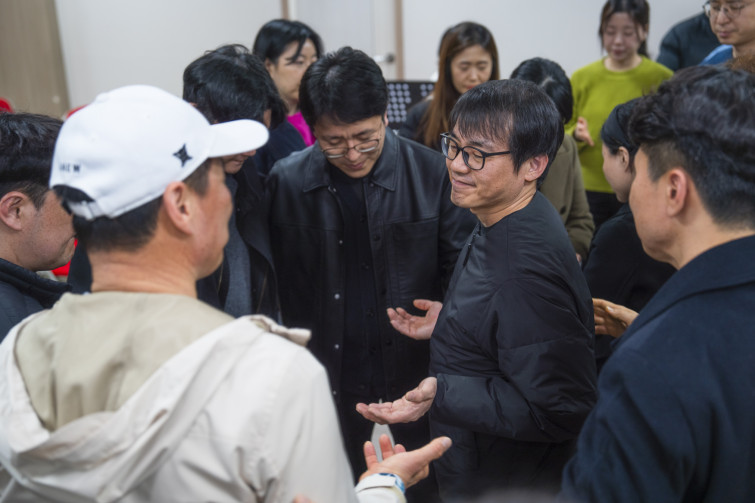 YTo1ODp7czo4OiJGaWxlTmFtZSI7czo0MDoiZGViYTlkZmYtYzA5OC00OTM3LTgyNmQtMDIxZjgyMTExZmZlLmpwZyI7czoxMjoiRmlsZURhdGVUaW1lIjtpOjE3NDE3NjAyOTc7czo4OiJGaWxlU2l6ZSI7aTo5NzY4MDg7czo4OiJGaWxlVHlwZSI7aToyO3M6ODoiTWltZVR5cGUiO3M6MTA6ImltYWdlL2pwZWciO3M6MTM6IlNlY3Rpb25zRm91bmQiO3M6MzA6IkFOWV9UQUcsIElGRDAsIFRIVU1CTkFJTCwgRVhJRiI7czo4OiJDT01QVVRFRCI7YTo5OntzOjQ6Imh0bWwiO3M6MjY6IndpZHRoPSIxNzUyIiBoZWlnaHQ9IjExNjgiIjtzOjY6IkhlaWdodCI7aToxMTY4O3M6NToiV2lkdGgiO2k6MTc1MjtzOjc6IklzQ29sb3IiO2k6MTtzOjE3OiJCeXRlT3JkZXJNb3Rvcm9sYSI7aTowO3M6MTU6IkFwZXJ0dXJlRk51bWJlciI7czo1OiJmLzIuOCI7czo5OiJDb3B5cmlnaHQiO3M6NDoiWUFCQyI7czoxODoiVGh1bWJuYWlsLkZpbGVUeXBlIjtpOjI7czoxODoiVGh1bWJuYWlsLk1pbWVUeXBlIjtzOjEwOiJpbWFnZS9qcGVnIjt9czo0OiJNYWtlIjtzOjQ6IlNPTlkiO3M6NToiTW9kZWwiO3M6ODoiSUxDRS03TTQiO3M6MTE6IlhSZXNvbHV0aW9uIjtzOjU6IjI0MC8xIjtzOjExOiJZUmVzb2x1dGlvbiI7czo1OiIyNDAvMSI7czoxNDoiUmVzb2x1dGlvblVuaXQiO2k6MjtzOjg6IlNvZnR3YXJlIjtzOjUwOiJBZG9iZSBQaG90b3Nob3AgTGlnaHRyb29tIENsYXNzaWMgMTQuMiAoTWFjaW50b3NoKSI7czo4OiJEYXRlVGltZSI7czoxOToiMjAyNTowMzoxMiAxNTowODoxNiI7czo2OiJBcnRpc3QiO3M6NzoiWUFCQ19TRyI7czo5OiJDb3B5cmlnaHQiO3M6NDoiWUFCQyI7czoxNjoiRXhpZl9JRkRfUG9pbnRlciI7aToyNTI7czo5OiJUSFVNQk5BSUwiO2E6Njp7czoxMToiQ29tcHJlc3Npb24iO2k6NjtzOjExOiJYUmVzb2x1dGlvbiI7czo0OiI3Mi8xIjtzOjExOiJZUmVzb2x1dGlvbiI7czo0OiI3Mi8xIjtzOjE0OiJSZXNvbHV0aW9uVW5pdCI7aToyO3M6MjE6IkpQRUdJbnRlcmNoYW5nZUZvcm1hdCI7aToxMDM4O3M6Mjc6IkpQRUdJbnRlcmNoYW5nZUZvcm1hdExlbmd0aCI7aToxMzc5Nzt9czoxMjoiRXhwb3N1cmVUaW1lIjtzOjQ6IjEvNjAiO3M6NzoiRk51bWJlciI7czo1OiIyOC8xMCI7czoxNToiRXhwb3N1cmVQcm9ncmFtIjtpOjE7czoxNToiSVNPU3BlZWRSYXRpbmdzIjtpOjY0MDtzOjE5OiJVbmRlZmluZWRUYWc6MHg4ODMwIjtpOjI7czoxOToiVW5kZWZpbmVkVGFnOjB4ODgzMiI7aTo2NDA7czoxMToiRXhpZlZlcnNpb24iO3M6NDoiMDIzMiI7czoxNjoiRGF0ZVRpbWVPcmlnaW5hbCI7czoxOToiMjAyNTowMzowNyAyMDoxMjoxOCI7czoxNzoiRGF0ZVRpbWVEaWdpdGl6ZWQiO3M6MTk6IjIwMjU6MDM6MDcgMjA6MTI6MTgiO3M6MTk6IlVuZGVmaW5lZFRhZzoweDkwMTAiO3M6NjoiKzA5OjAwIjtzOjE5OiJVbmRlZmluZWRUYWc6MHg5MDExIjtzOjY6IiswOTowMCI7czoxOToiVW5kZWZpbmVkVGFnOjB4OTAxMiI7czo2OiIrMDk6MDAiO3M6MTc6IlNodXR0ZXJTcGVlZFZhbHVlIjtzOjE1OiI1OTA2ODkxLzEwMDAwMDAiO3M6MTM6IkFwZXJ0dXJlVmFsdWUiO3M6MTU6IjI5NzA4NTQvMTAwMDAwMCI7czoxNToiQnJpZ2h0bmVzc1ZhbHVlIjtzOjk6IjE0NTQvMjU2MCI7czoxNzoiRXhwb3N1cmVCaWFzVmFsdWUiO3M6NDoiMC8xMCI7czoxNjoiTWF4QXBlcnR1cmVWYWx1ZSI7czo3OiI3NjAvMjU2IjtzOjEyOiJNZXRlcmluZ01vZGUiO2k6NTtzOjExOiJMaWdodFNvdXJjZSI7aTowO3M6NToiRmxhc2giO2k6MTM7czoxMToiRm9jYWxMZW5ndGgiO3M6NjoiNDYwLzEwIjtzOjE4OiJTdWJTZWNUaW1lT3JpZ2luYWwiO3M6MzoiNDMwIjtzOjE5OiJTdWJTZWNUaW1lRGlnaXRpemVkIjtzOjM6IjQzMCI7czoxMDoiQ29sb3JTcGFjZSI7aTo2NTUzNTtzOjIxOiJGb2NhbFBsYW5lWFJlc29sdXRpb24iO3M6MTQ6IjY0NDQ5MzM5LzMyNzY4IjtzOjIxOiJGb2NhbFBsYW5lWVJlc29sdXRpb24iO3M6MTQ6IjY0NDQ5MzM5LzMyNzY4IjtzOjI0OiJGb2NhbFBsYW5lUmVzb2x1dGlvblVuaXQiO2k6MztzOjEwOiJGaWxlU291cmNlIjtzOjE6IgMiO3M6OToiU2NlbmVUeXBlIjtzOjE6IgEiO3M6MTQ6IkN1c3RvbVJlbmRlcmVkIjtpOjA7czoxMjoiRXhwb3N1cmVNb2RlIjtpOjE7czoxMjoiV2hpdGVCYWxhbmNlIjtpOjA7czoxNjoiRGlnaXRhbFpvb21SYXRpbyI7czo1OiIxNi8xNiI7czoyMToiRm9jYWxMZW5ndGhJbjM1bW1GaWxtIjtpOjQ2O3M6MTY6IlNjZW5lQ2FwdHVyZVR5cGUiO2k6MDtzOjg6IkNvbnRyYXN0IjtpOjA7czoxMDoiU2F0dXJhdGlvbiI7aTowO3M6OToiU2hhcnBuZXNzIjtpOjA7czoxOToiVW5kZWZpbmVkVGFnOjB4QTQzMiI7YTo0OntpOjA7czo2OiIyNDAvMTAiO2k6MTtzOjY6IjcwMC8xMCI7aToyO3M6NToiMjgvMTAiO2k6MztzOjU6IjI4LzEwIjt9czoxOToiVW5kZWZpbmVkVGFnOjB4QTQzNCI7czoyMToiRkUgMjQtNzBtbSBGMi44IEdNIElJIjt9