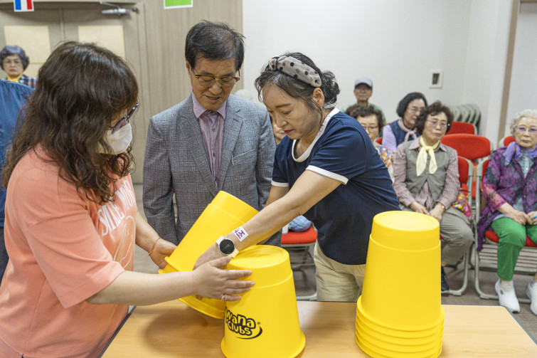 YTo1ODp7czo4OiJGaWxlTmFtZSI7czo0MDoiZGY2NzFiNmItNmQ3NS00NGFjLWEwMzItMTYyMGJiYTNjYmZkLmpwZyI7czoxMjoiRmlsZURhdGVUaW1lIjtpOjE3NDg1ODU0OTA7czo4OiJGaWxlU2l6ZSI7aToyNTgyNDU0O3M6ODoiRmlsZVR5cGUiO2k6MjtzOjg6Ik1pbWVUeXBlIjtzOjEwOiJpbWFnZS9qcGVnIjtzOjEzOiJTZWN0aW9uc0ZvdW5kIjtzOjMwOiJBTllfVEFHLCBJRkQwLCBUSFVNQk5BSUwsIEVYSUYiO3M6ODoiQ09NUFVURUQiO2E6OTp7czo0OiJodG1sIjtzOjI2OiJ3aWR0aD0iMTc0NSIgaGVpZ2h0PSIxMTYzIiI7czo2OiJIZWlnaHQiO2k6MTE2MztzOjU6IldpZHRoIjtpOjE3NDU7czo3OiJJc0NvbG9yIjtpOjE7czoxNzoiQnl0ZU9yZGVyTW90b3JvbGEiO2k6MDtzOjE1OiJBcGVydHVyZUZOdW1iZXIiO3M6NToiZi8yLjgiO3M6OToiQ29weXJpZ2h0IjtzOjQ6IllBQkMiO3M6MTg6IlRodW1ibmFpbC5GaWxlVHlwZSI7aToyO3M6MTg6IlRodW1ibmFpbC5NaW1lVHlwZSI7czoxMDoiaW1hZ2UvanBlZyI7fXM6NDoiTWFrZSI7czo0OiJTT05ZIjtzOjU6Ik1vZGVsIjtzOjg6IklMQ0UtN000IjtzOjExOiJYUmVzb2x1dGlvbiI7czo1OiIyNDAvMSI7czoxMToiWVJlc29sdXRpb24iO3M6NToiMjQwLzEiO3M6MTQ6IlJlc29sdXRpb25Vbml0IjtpOjI7czo4OiJTb2Z0d2FyZSI7czo1MjoiQWRvYmUgUGhvdG9zaG9wIExpZ2h0cm9vbSBDbGFzc2ljIDE0LjMuMSAoTWFjaW50b3NoKSI7czo4OiJEYXRlVGltZSI7czoxOToiMjAyNTowNTozMCAxNTowODozNyI7czo2OiJBcnRpc3QiO3M6NzoiWUFCQ19TRyI7czo5OiJDb3B5cmlnaHQiO3M6NDoiWUFCQyI7czoxNjoiRXhpZl9JRkRfUG9pbnRlciI7aToyNTQ7czo5OiJUSFVNQk5BSUwiO2E6Njp7czoxMToiQ29tcHJlc3Npb24iO2k6NjtzOjExOiJYUmVzb2x1dGlvbiI7czo0OiI3Mi8xIjtzOjExOiJZUmVzb2x1dGlvbiI7czo0OiI3Mi8xIjtzOjE0OiJSZXNvbHV0aW9uVW5pdCI7aToyO3M6MjE6IkpQRUdJbnRlcmNoYW5nZUZvcm1hdCI7aToxMDQwO3M6Mjc6IkpQRUdJbnRlcmNoYW5nZUZvcm1hdExlbmd0aCI7aToxNjg5OTt9czoxMjoiRXhwb3N1cmVUaW1lIjtzOjU6IjEvMzIwIjtzOjc6IkZOdW1iZXIiO3M6NToiMjgvMTAiO3M6MTU6IkV4cG9zdXJlUHJvZ3JhbSI7aToxO3M6MTU6IklTT1NwZWVkUmF0aW5ncyI7aToxMDAwO3M6MTk6IlVuZGVmaW5lZFRhZzoweDg4MzAiO2k6MjtzOjE5OiJVbmRlZmluZWRUYWc6MHg4ODMyIjtpOjEwMDA7czoxMToiRXhpZlZlcnNpb24iO3M6NDoiMDIzMiI7czoxNjoiRGF0ZVRpbWVPcmlnaW5hbCI7czoxOToiMjAyNTowNTozMCAxMToyNTo0NyI7czoxNzoiRGF0ZVRpbWVEaWdpdGl6ZWQiO3M6MTk6IjIwMjU6MDU6MzAgMTE6MjU6NDciO3M6MTk6IlVuZGVmaW5lZFRhZzoweDkwMTAiO3M6NjoiKzA5OjAwIjtzOjE5OiJVbmRlZmluZWRUYWc6MHg5MDExIjtzOjY6IiswOTowMCI7czoxOToiVW5kZWZpbmVkVGFnOjB4OTAxMiI7czo2OiIrMDk6MDAiO3M6MTc6IlNodXR0ZXJTcGVlZFZhbHVlIjtzOjE1OiI4MzIxOTI4LzEwMDAwMDAiO3M6MTM6IkFwZXJ0dXJlVmFsdWUiO3M6MTU6IjI5NzA4NTQvMTAwMDAwMCI7czoxNToiQnJpZ2h0bmVzc1ZhbHVlIjtzOjk6IjY0MDQvMjU2MCI7czoxNzoiRXhwb3N1cmVCaWFzVmFsdWUiO3M6NDoiMC8xMCI7czoxNjoiTWF4QXBlcnR1cmVWYWx1ZSI7czo3OiI3NjAvMjU2IjtzOjEyOiJNZXRlcmluZ01vZGUiO2k6NTtzOjExOiJMaWdodFNvdXJjZSI7aTowO3M6NToiRmxhc2giO2k6MTY7czoxMToiRm9jYWxMZW5ndGgiO3M6NjoiMzEwLzEwIjtzOjE4OiJTdWJTZWNUaW1lT3JpZ2luYWwiO3M6MzoiOTgzIjtzOjE5OiJTdWJTZWNUaW1lRGlnaXRpemVkIjtzOjM6Ijk4MyI7czoxMDoiQ29sb3JTcGFjZSI7aTo2NTUzNTtzOjIxOiJGb2NhbFBsYW5lWFJlc29sdXRpb24iO3M6MTQ6IjY0NDQ5MzM5LzMyNzY4IjtzOjIxOiJGb2NhbFBsYW5lWVJlc29sdXRpb24iO3M6MTQ6IjY0NDQ5MzM5LzMyNzY4IjtzOjI0OiJGb2NhbFBsYW5lUmVzb2x1dGlvblVuaXQiO2k6MztzOjEwOiJGaWxlU291cmNlIjtzOjE6IgMiO3M6OToiU2NlbmVUeXBlIjtzOjE6IgEiO3M6MTQ6IkN1c3RvbVJlbmRlcmVkIjtpOjA7czoxMjoiRXhwb3N1cmVNb2RlIjtpOjE7czoxMjoiV2hpdGVCYWxhbmNlIjtpOjE7czoxNjoiRGlnaXRhbFpvb21SYXRpbyI7czo1OiIxNi8xNiI7czoyMToiRm9jYWxMZW5ndGhJbjM1bW1GaWxtIjtpOjMxO3M6MTY6IlNjZW5lQ2FwdHVyZVR5cGUiO2k6MDtzOjg6IkNvbnRyYXN0IjtpOjA7czoxMDoiU2F0dXJhdGlvbiI7aTowO3M6OToiU2hhcnBuZXNzIjtpOjA7czoxOToiVW5kZWZpbmVkVGFnOjB4QTQzMiI7YTo0OntpOjA7czo2OiIyNDAvMTAiO2k6MTtzOjY6IjcwMC8xMCI7aToyO3M6NToiMjgvMTAiO2k6MztzOjU6IjI4LzEwIjt9czoxOToiVW5kZWZpbmVkVGFnOjB4QTQzNCI7czoyMToiRkUgMjQtNzBtbSBGMi44IEdNIElJIjt9