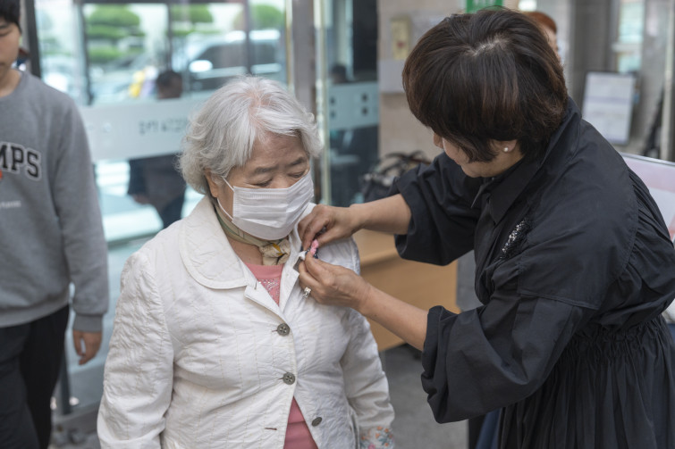 YTo1ODp7czo4OiJGaWxlTmFtZSI7czo0MDoiZTcxZWU5ZTktNTlkOS00OGUyLWE0ZWMtMDQ2OWZiNWIwNjQ5LmpwZyI7czoxMjoiRmlsZURhdGVUaW1lIjtpOjE3NDcwOTY4MjU7czo4OiJGaWxlU2l6ZSI7aToxMTEyMjg4O3M6ODoiRmlsZVR5cGUiO2k6MjtzOjg6Ik1pbWVUeXBlIjtzOjEwOiJpbWFnZS9qcGVnIjtzOjEzOiJTZWN0aW9uc0ZvdW5kIjtzOjMwOiJBTllfVEFHLCBJRkQwLCBUSFVNQk5BSUwsIEVYSUYiO3M6ODoiQ09NUFVURUQiO2E6OTp7czo0OiJodG1sIjtzOjI2OiJ3aWR0aD0iMTc1MiIgaGVpZ2h0PSIxMTY4IiI7czo2OiJIZWlnaHQiO2k6MTE2ODtzOjU6IldpZHRoIjtpOjE3NTI7czo3OiJJc0NvbG9yIjtpOjE7czoxNzoiQnl0ZU9yZGVyTW90b3JvbGEiO2k6MDtzOjE1OiJBcGVydHVyZUZOdW1iZXIiO3M6NToiZi8yLjgiO3M6OToiQ29weXJpZ2h0IjtzOjQ6IllBQkMiO3M6MTg6IlRodW1ibmFpbC5GaWxlVHlwZSI7aToyO3M6MTg6IlRodW1ibmFpbC5NaW1lVHlwZSI7czoxMDoiaW1hZ2UvanBlZyI7fXM6NDoiTWFrZSI7czo0OiJTT05ZIjtzOjU6Ik1vZGVsIjtzOjg6IklMQ0UtN000IjtzOjExOiJYUmVzb2x1dGlvbiI7czo1OiIyNDAvMSI7czoxMToiWVJlc29sdXRpb24iO3M6NToiMjQwLzEiO3M6MTQ6IlJlc29sdXRpb25Vbml0IjtpOjI7czo4OiJTb2Z0d2FyZSI7czo1MjoiQWRvYmUgUGhvdG9zaG9wIExpZ2h0cm9vbSBDbGFzc2ljIDE0LjMuMSAoTWFjaW50b3NoKSI7czo4OiJEYXRlVGltZSI7czoxOToiMjAyNTowNToxMSAyMToyMjo0MCI7czo2OiJBcnRpc3QiO3M6NzoiWUFCQ19TRyI7czo5OiJDb3B5cmlnaHQiO3M6NDoiWUFCQyI7czoxNjoiRXhpZl9JRkRfUG9pbnRlciI7aToyNTQ7czo5OiJUSFVNQk5BSUwiO2E6Njp7czoxMToiQ29tcHJlc3Npb24iO2k6NjtzOjExOiJYUmVzb2x1dGlvbiI7czo0OiI3Mi8xIjtzOjExOiJZUmVzb2x1dGlvbiI7czo0OiI3Mi8xIjtzOjE0OiJSZXNvbHV0aW9uVW5pdCI7aToyO3M6MjE6IkpQRUdJbnRlcmNoYW5nZUZvcm1hdCI7aToxMDQwO3M6Mjc6IkpQRUdJbnRlcmNoYW5nZUZvcm1hdExlbmd0aCI7aToxMzUwOTt9czoxMjoiRXhwb3N1cmVUaW1lIjtzOjU6IjEvMTYwIjtzOjc6IkZOdW1iZXIiO3M6NToiMjgvMTAiO3M6MTU6IkV4cG9zdXJlUHJvZ3JhbSI7aToxO3M6MTU6IklTT1NwZWVkUmF0aW5ncyI7aTo1MDA7czoxOToiVW5kZWZpbmVkVGFnOjB4ODgzMCI7aToyO3M6MTk6IlVuZGVmaW5lZFRhZzoweDg4MzIiO2k6NTAwO3M6MTE6IkV4aWZWZXJzaW9uIjtzOjQ6IjAyMzIiO3M6MTY6IkRhdGVUaW1lT3JpZ2luYWwiO3M6MTk6IjIwMjU6MDU6MTEgMTA6NTg6MjkiO3M6MTc6IkRhdGVUaW1lRGlnaXRpemVkIjtzOjE5OiIyMDI1OjA1OjExIDEwOjU4OjI5IjtzOjE5OiJVbmRlZmluZWRUYWc6MHg5MDEwIjtzOjY6IiswOTowMCI7czoxOToiVW5kZWZpbmVkVGFnOjB4OTAxMSI7czo2OiIrMDk6MDAiO3M6MTk6IlVuZGVmaW5lZFRhZzoweDkwMTIiO3M6NjoiKzA5OjAwIjtzOjE3OiJTaHV0dGVyU3BlZWRWYWx1ZSI7czoxNToiNzMyMTkyOC8xMDAwMDAwIjtzOjEzOiJBcGVydHVyZVZhbHVlIjtzOjE1OiIyOTcwODU0LzEwMDAwMDAiO3M6MTU6IkJyaWdodG5lc3NWYWx1ZSI7czo5OiI0ODY0LzI1NjAiO3M6MTc6IkV4cG9zdXJlQmlhc1ZhbHVlIjtzOjQ6IjAvMTAiO3M6MTY6Ik1heEFwZXJ0dXJlVmFsdWUiO3M6NzoiNzYwLzI1NiI7czoxMjoiTWV0ZXJpbmdNb2RlIjtpOjU7czoxMToiTGlnaHRTb3VyY2UiO2k6MDtzOjU6IkZsYXNoIjtpOjEzO3M6MTE6IkZvY2FsTGVuZ3RoIjtzOjY6IjQ0MC8xMCI7czoxODoiU3ViU2VjVGltZU9yaWdpbmFsIjtzOjM6IjYxNiI7czoxOToiU3ViU2VjVGltZURpZ2l0aXplZCI7czozOiI2MTYiO3M6MTA6IkNvbG9yU3BhY2UiO2k6NjU1MzU7czoyMToiRm9jYWxQbGFuZVhSZXNvbHV0aW9uIjtzOjE0OiI2NDQ0OTMzOS8zMjc2OCI7czoyMToiRm9jYWxQbGFuZVlSZXNvbHV0aW9uIjtzOjE0OiI2NDQ0OTMzOS8zMjc2OCI7czoyNDoiRm9jYWxQbGFuZVJlc29sdXRpb25Vbml0IjtpOjM7czoxMDoiRmlsZVNvdXJjZSI7czoxOiIDIjtzOjk6IlNjZW5lVHlwZSI7czoxOiIBIjtzOjE0OiJDdXN0b21SZW5kZXJlZCI7aTowO3M6MTI6IkV4cG9zdXJlTW9kZSI7aToxO3M6MTI6IldoaXRlQmFsYW5jZSI7aTowO3M6MTY6IkRpZ2l0YWxab29tUmF0aW8iO3M6NToiMTYvMTYiO3M6MjE6IkZvY2FsTGVuZ3RoSW4zNW1tRmlsbSI7aTo0NDtzOjE2OiJTY2VuZUNhcHR1cmVUeXBlIjtpOjA7czo4OiJDb250cmFzdCI7aTowO3M6MTA6IlNhdHVyYXRpb24iO2k6MDtzOjk6IlNoYXJwbmVzcyI7aTowO3M6MTk6IlVuZGVmaW5lZFRhZzoweEE0MzIiO2E6NDp7aTowO3M6NjoiMjQwLzEwIjtpOjE7czo2OiI3MDAvMTAiO2k6MjtzOjU6IjI4LzEwIjtpOjM7czo1OiIyOC8xMCI7fXM6MTk6IlVuZGVmaW5lZFRhZzoweEE0MzQiO3M6MjE6IkZFIDI0LTcwbW0gRjIuOCBHTSBJSSI7fQ==