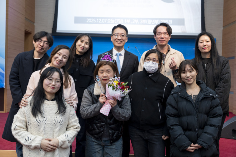 YTo1ODp7czo4OiJGaWxlTmFtZSI7czo0MDoiZTkxMDI0MGItYjg3Yi00MWQ3LTg0NTEtNjAzNGMxZGE3NjBkLmpwZyI7czoxMjoiRmlsZURhdGVUaW1lIjtpOjE3NjUxNjYxNjE7czo4OiJGaWxlU2l6ZSI7aToyNTI5MTUyO3M6ODoiRmlsZVR5cGUiO2k6MjtzOjg6Ik1pbWVUeXBlIjtzOjEwOiJpbWFnZS9qcGVnIjtzOjEzOiJTZWN0aW9uc0ZvdW5kIjtzOjMwOiJBTllfVEFHLCBJRkQwLCBUSFVNQk5BSUwsIEVYSUYiO3M6ODoiQ09NUFVURUQiO2E6OTp7czo0OiJodG1sIjtzOjI2OiJ3aWR0aD0iMjQ1MCIgaGVpZ2h0PSIxNjMzIiI7czo2OiJIZWlnaHQiO2k6MTYzMztzOjU6IldpZHRoIjtpOjI0NTA7czo3OiJJc0NvbG9yIjtpOjE7czoxNzoiQnl0ZU9yZGVyTW90b3JvbGEiO2k6MDtzOjE1OiJBcGVydHVyZUZOdW1iZXIiO3M6NToiZi8zLjIiO3M6OToiQ29weXJpZ2h0IjtzOjQ6IllBQkMiO3M6MTg6IlRodW1ibmFpbC5GaWxlVHlwZSI7aToyO3M6MTg6IlRodW1ibmFpbC5NaW1lVHlwZSI7czoxMDoiaW1hZ2UvanBlZyI7fXM6NDoiTWFrZSI7czo0OiJTT05ZIjtzOjU6Ik1vZGVsIjtzOjg6IklMQ0UtN000IjtzOjExOiJYUmVzb2x1dGlvbiI7czo1OiIyNDAvMSI7czoxMToiWVJlc29sdXRpb24iO3M6NToiMjQwLzEiO3M6MTQ6IlJlc29sdXRpb25Vbml0IjtpOjI7czo4OiJTb2Z0d2FyZSI7czo1MjoiQWRvYmUgUGhvdG9zaG9wIExpZ2h0cm9vbSBDbGFzc2ljIDE0LjEuMSAoTWFjaW50b3NoKSI7czo4OiJEYXRlVGltZSI7czoxOToiMjAyNToxMjowOCAwMTowNzo1NyI7czo2OiJBcnRpc3QiO3M6NzoiWUFCQ19TRyI7czo5OiJDb3B5cmlnaHQiO3M6NDoiWUFCQyI7czoxNjoiRXhpZl9JRkRfUG9pbnRlciI7aToyNTQ7czo5OiJUSFVNQk5BSUwiO2E6Njp7czoxMToiQ29tcHJlc3Npb24iO2k6NjtzOjExOiJYUmVzb2x1dGlvbiI7czo0OiI3Mi8xIjtzOjExOiJZUmVzb2x1dGlvbiI7czo0OiI3Mi8xIjtzOjE0OiJSZXNvbHV0aW9uVW5pdCI7aToyO3M6MjE6IkpQRUdJbnRlcmNoYW5nZUZvcm1hdCI7aToxMDQwO3M6Mjc6IkpQRUdJbnRlcmNoYW5nZUZvcm1hdExlbmd0aCI7aToxNjY5NDt9czoxMjoiRXhwb3N1cmVUaW1lIjtzOjU6IjEvMjUwIjtzOjc6IkZOdW1iZXIiO3M6NToiMzIvMTAiO3M6MTU6IkV4cG9zdXJlUHJvZ3JhbSI7aToxO3M6MTU6IklTT1NwZWVkUmF0aW5ncyI7aTo2NDA7czoxOToiVW5kZWZpbmVkVGFnOjB4ODgzMCI7aToyO3M6MTk6IlVuZGVmaW5lZFRhZzoweDg4MzIiO2k6NjQwO3M6MTE6IkV4aWZWZXJzaW9uIjtzOjQ6IjAyMzIiO3M6MTY6IkRhdGVUaW1lT3JpZ2luYWwiO3M6MTk6IjIwMjU6MTI6MDcgMTI6NDk6NDMiO3M6MTc6IkRhdGVUaW1lRGlnaXRpemVkIjtzOjE5OiIyMDI1OjEyOjA3IDEyOjQ5OjQzIjtzOjE5OiJVbmRlZmluZWRUYWc6MHg5MDEwIjtzOjY6IiswOTowMCI7czoxOToiVW5kZWZpbmVkVGFnOjB4OTAxMSI7czo2OiIrMDk6MDAiO3M6MTk6IlVuZGVmaW5lZFRhZzoweDkwMTIiO3M6NjoiKzA5OjAwIjtzOjE3OiJTaHV0dGVyU3BlZWRWYWx1ZSI7czoxNToiNzk2NTc4NC8xMDAwMDAwIjtzOjEzOiJBcGVydHVyZVZhbHVlIjtzOjE1OiIzMzU2MTQ0LzEwMDAwMDAiO3M6MTU6IkJyaWdodG5lc3NWYWx1ZSI7czo5OiI1NjM0LzI1NjAiO3M6MTc6IkV4cG9zdXJlQmlhc1ZhbHVlIjtzOjQ6IjAvMTAiO3M6MTY6Ik1heEFwZXJ0dXJlVmFsdWUiO3M6NzoiNzYwLzI1NiI7czoxMjoiTWV0ZXJpbmdNb2RlIjtpOjU7czoxMToiTGlnaHRTb3VyY2UiO2k6MDtzOjU6IkZsYXNoIjtpOjEzO3M6MTE6IkZvY2FsTGVuZ3RoIjtzOjY6IjM1MC8xMCI7czoxODoiU3ViU2VjVGltZU9yaWdpbmFsIjtzOjM6IjcyNyI7czoxOToiU3ViU2VjVGltZURpZ2l0aXplZCI7czozOiI3MjciO3M6MTA6IkNvbG9yU3BhY2UiO2k6NjU1MzU7czoyMToiRm9jYWxQbGFuZVhSZXNvbHV0aW9uIjtzOjE0OiI2NDQ0OTMzOS8zMjc2OCI7czoyMToiRm9jYWxQbGFuZVlSZXNvbHV0aW9uIjtzOjE0OiI2NDQ0OTMzOS8zMjc2OCI7czoyNDoiRm9jYWxQbGFuZVJlc29sdXRpb25Vbml0IjtpOjM7czoxMDoiRmlsZVNvdXJjZSI7czoxOiIDIjtzOjk6IlNjZW5lVHlwZSI7czoxOiIBIjtzOjE0OiJDdXN0b21SZW5kZXJlZCI7aTowO3M6MTI6IkV4cG9zdXJlTW9kZSI7aToxO3M6MTI6IldoaXRlQmFsYW5jZSI7aToxO3M6MTY6IkRpZ2l0YWxab29tUmF0aW8iO3M6NToiMTYvMTYiO3M6MjE6IkZvY2FsTGVuZ3RoSW4zNW1tRmlsbSI7aTozNTtzOjE2OiJTY2VuZUNhcHR1cmVUeXBlIjtpOjA7czo4OiJDb250cmFzdCI7aTowO3M6MTA6IlNhdHVyYXRpb24iO2k6MDtzOjk6IlNoYXJwbmVzcyI7aTowO3M6MTk6IlVuZGVmaW5lZFRhZzoweEE0MzIiO2E6NDp7aTowO3M6NjoiMjQwLzEwIjtpOjE7czo2OiI3MDAvMTAiO2k6MjtzOjU6IjI4LzEwIjtpOjM7czo1OiIyOC8xMCI7fXM6MTk6IlVuZGVmaW5lZFRhZzoweEE0MzQiO3M6MjE6IkZFIDI0LTcwbW0gRjIuOCBHTSBJSSI7fQ==