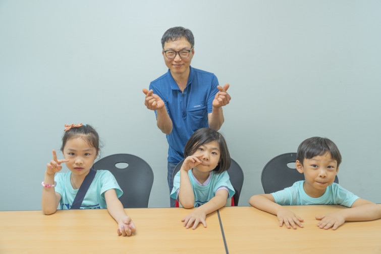 YTo1ODp7czo4OiJGaWxlTmFtZSI7czo0MDoiZWYzZGQ0YjAtNTdmNi00NDc4LWFhZmMtYTA4YmE5MjAzM2Y0LmpwZyI7czoxMjoiRmlsZURhdGVUaW1lIjtpOjE3NTMxNDY1NTk7czo4OiJGaWxlU2l6ZSI7aTo3OTE1NzE7czo4OiJGaWxlVHlwZSI7aToyO3M6ODoiTWltZVR5cGUiO3M6MTA6ImltYWdlL2pwZWciO3M6MTM6IlNlY3Rpb25zRm91bmQiO3M6MzA6IkFOWV9UQUcsIElGRDAsIFRIVU1CTkFJTCwgRVhJRiI7czo4OiJDT01QVVRFRCI7YTo5OntzOjQ6Imh0bWwiO3M6MjY6IndpZHRoPSIxNzUyIiBoZWlnaHQ9IjExNjgiIjtzOjY6IkhlaWdodCI7aToxMTY4O3M6NToiV2lkdGgiO2k6MTc1MjtzOjc6IklzQ29sb3IiO2k6MTtzOjE3OiJCeXRlT3JkZXJNb3Rvcm9sYSI7aTowO3M6MTU6IkFwZXJ0dXJlRk51bWJlciI7czo1OiJmLzIuOCI7czo5OiJDb3B5cmlnaHQiO3M6NDoiWUFCQyI7czoxODoiVGh1bWJuYWlsLkZpbGVUeXBlIjtpOjI7czoxODoiVGh1bWJuYWlsLk1pbWVUeXBlIjtzOjEwOiJpbWFnZS9qcGVnIjt9czo0OiJNYWtlIjtzOjQ6IlNPTlkiO3M6NToiTW9kZWwiO3M6ODoiSUxDRS03TTQiO3M6MTE6IlhSZXNvbHV0aW9uIjtzOjU6IjI0MC8xIjtzOjExOiJZUmVzb2x1dGlvbiI7czo1OiIyNDAvMSI7czoxNDoiUmVzb2x1dGlvblVuaXQiO2k6MjtzOjg6IlNvZnR3YXJlIjtzOjUwOiJBZG9iZSBQaG90b3Nob3AgTGlnaHRyb29tIENsYXNzaWMgMTQuNCAoTWFjaW50b3NoKSI7czo4OiJEYXRlVGltZSI7czoxOToiMjAyNTowNzoyMiAwOTo1OTowMyI7czo2OiJBcnRpc3QiO3M6NzoiWUFCQ19TRyI7czo5OiJDb3B5cmlnaHQiO3M6NDoiWUFCQyI7czoxNjoiRXhpZl9JRkRfUG9pbnRlciI7aToyNTI7czo5OiJUSFVNQk5BSUwiO2E6Njp7czoxMToiQ29tcHJlc3Npb24iO2k6NjtzOjExOiJYUmVzb2x1dGlvbiI7czo0OiI3Mi8xIjtzOjExOiJZUmVzb2x1dGlvbiI7czo0OiI3Mi8xIjtzOjE0OiJSZXNvbHV0aW9uVW5pdCI7aToyO3M6MjE6IkpQRUdJbnRlcmNoYW5nZUZvcm1hdCI7aToxMDM4O3M6Mjc6IkpQRUdJbnRlcmNoYW5nZUZvcm1hdExlbmd0aCI7aTo5Njg3O31zOjEyOiJFeHBvc3VyZVRpbWUiO3M6NDoiMS82MCI7czo3OiJGTnVtYmVyIjtzOjU6IjI4LzEwIjtzOjE1OiJFeHBvc3VyZVByb2dyYW0iO2k6MTtzOjE1OiJJU09TcGVlZFJhdGluZ3MiO2k6MjAwO3M6MTk6IlVuZGVmaW5lZFRhZzoweDg4MzAiO2k6MjtzOjE5OiJVbmRlZmluZWRUYWc6MHg4ODMyIjtpOjIwMDtzOjExOiJFeGlmVmVyc2lvbiI7czo0OiIwMjMyIjtzOjE2OiJEYXRlVGltZU9yaWdpbmFsIjtzOjE5OiIyMDI1OjA3OjIwIDEyOjI2OjA3IjtzOjE3OiJEYXRlVGltZURpZ2l0aXplZCI7czoxOToiMjAyNTowNzoyMCAxMjoyNjowNyI7czoxOToiVW5kZWZpbmVkVGFnOjB4OTAxMCI7czo2OiIrMDk6MDAiO3M6MTk6IlVuZGVmaW5lZFRhZzoweDkwMTEiO3M6NjoiKzA5OjAwIjtzOjE5OiJVbmRlZmluZWRUYWc6MHg5MDEyIjtzOjY6IiswOTowMCI7czoxNzoiU2h1dHRlclNwZWVkVmFsdWUiO3M6MTU6IjU5MDY4OTEvMTAwMDAwMCI7czoxMzoiQXBlcnR1cmVWYWx1ZSI7czoxNToiMjk3MDg1NC8xMDAwMDAwIjtzOjE1OiJCcmlnaHRuZXNzVmFsdWUiO3M6MTA6IjEwMDY0LzI1NjAiO3M6MTc6IkV4cG9zdXJlQmlhc1ZhbHVlIjtzOjQ6IjAvMTAiO3M6MTY6Ik1heEFwZXJ0dXJlVmFsdWUiO3M6NzoiNzYwLzI1NiI7czoxMjoiTWV0ZXJpbmdNb2RlIjtpOjU7czoxMToiTGlnaHRTb3VyY2UiO2k6MDtzOjU6IkZsYXNoIjtpOjEzO3M6MTE6IkZvY2FsTGVuZ3RoIjtzOjY6IjI3MC8xMCI7czoxODoiU3ViU2VjVGltZU9yaWdpbmFsIjtzOjM6IjUwNiI7czoxOToiU3ViU2VjVGltZURpZ2l0aXplZCI7czozOiI1MDYiO3M6MTA6IkNvbG9yU3BhY2UiO2k6NjU1MzU7czoyMToiRm9jYWxQbGFuZVhSZXNvbHV0aW9uIjtzOjE0OiI2NDQ0OTMzOS8zMjc2OCI7czoyMToiRm9jYWxQbGFuZVlSZXNvbHV0aW9uIjtzOjE0OiI2NDQ0OTMzOS8zMjc2OCI7czoyNDoiRm9jYWxQbGFuZVJlc29sdXRpb25Vbml0IjtpOjM7czoxMDoiRmlsZVNvdXJjZSI7czoxOiIDIjtzOjk6IlNjZW5lVHlwZSI7czoxOiIBIjtzOjE0OiJDdXN0b21SZW5kZXJlZCI7aTowO3M6MTI6IkV4cG9zdXJlTW9kZSI7aToxO3M6MTI6IldoaXRlQmFsYW5jZSI7aToxO3M6MTY6IkRpZ2l0YWxab29tUmF0aW8iO3M6NToiMTYvMTYiO3M6MjE6IkZvY2FsTGVuZ3RoSW4zNW1tRmlsbSI7aToyNztzOjE2OiJTY2VuZUNhcHR1cmVUeXBlIjtpOjA7czo4OiJDb250cmFzdCI7aTowO3M6MTA6IlNhdHVyYXRpb24iO2k6MDtzOjk6IlNoYXJwbmVzcyI7aTowO3M6MTk6IlVuZGVmaW5lZFRhZzoweEE0MzIiO2E6NDp7aTowO3M6NjoiMjQwLzEwIjtpOjE7czo2OiI3MDAvMTAiO2k6MjtzOjU6IjI4LzEwIjtpOjM7czo1OiIyOC8xMCI7fXM6MTk6IlVuZGVmaW5lZFRhZzoweEE0MzQiO3M6MjE6IkZFIDI0LTcwbW0gRjIuOCBHTSBJSSI7fQ==