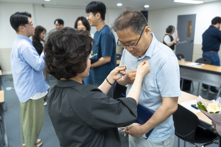 YTo1ODp7czo4OiJGaWxlTmFtZSI7czo0MDoiZjE0NjYxYmUtMTkzOC00NTJkLTlmNTMtZTkyYTRmM2Y4MjVmLmpwZyI7czoxMjoiRmlsZURhdGVUaW1lIjtpOjE3NDkzNjkwOTY7czo4OiJGaWxlU2l6ZSI7aToxNTEyNTEyO3M6ODoiRmlsZVR5cGUiO2k6MjtzOjg6Ik1pbWVUeXBlIjtzOjEwOiJpbWFnZS9qcGVnIjtzOjEzOiJTZWN0aW9uc0ZvdW5kIjtzOjMwOiJBTllfVEFHLCBJRkQwLCBUSFVNQk5BSUwsIEVYSUYiO3M6ODoiQ09NUFVURUQiO2E6OTp7czo0OiJodG1sIjtzOjI2OiJ3aWR0aD0iMTc1MiIgaGVpZ2h0PSIxMTY4IiI7czo2OiJIZWlnaHQiO2k6MTE2ODtzOjU6IldpZHRoIjtpOjE3NTI7czo3OiJJc0NvbG9yIjtpOjE7czoxNzoiQnl0ZU9yZGVyTW90b3JvbGEiO2k6MDtzOjE1OiJBcGVydHVyZUZOdW1iZXIiO3M6NToiZi8yLjgiO3M6OToiQ29weXJpZ2h0IjtzOjQ6IllBQkMiO3M6MTg6IlRodW1ibmFpbC5GaWxlVHlwZSI7aToyO3M6MTg6IlRodW1ibmFpbC5NaW1lVHlwZSI7czoxMDoiaW1hZ2UvanBlZyI7fXM6NDoiTWFrZSI7czo0OiJTT05ZIjtzOjU6Ik1vZGVsIjtzOjg6IklMQ0UtN000IjtzOjExOiJYUmVzb2x1dGlvbiI7czo1OiIyNDAvMSI7czoxMToiWVJlc29sdXRpb24iO3M6NToiMjQwLzEiO3M6MTQ6IlJlc29sdXRpb25Vbml0IjtpOjI7czo4OiJTb2Z0d2FyZSI7czo1MjoiQWRvYmUgUGhvdG9zaG9wIExpZ2h0cm9vbSBDbGFzc2ljIDE0LjMuMSAoTWFjaW50b3NoKSI7czo4OiJEYXRlVGltZSI7czoxOToiMjAyNTowNjowOCAxNjoyMzoyOSI7czo2OiJBcnRpc3QiO3M6NzoiWUFCQ19TRyI7czo5OiJDb3B5cmlnaHQiO3M6NDoiWUFCQyI7czoxNjoiRXhpZl9JRkRfUG9pbnRlciI7aToyNTQ7czo5OiJUSFVNQk5BSUwiO2E6Njp7czoxMToiQ29tcHJlc3Npb24iO2k6NjtzOjExOiJYUmVzb2x1dGlvbiI7czo0OiI3Mi8xIjtzOjExOiJZUmVzb2x1dGlvbiI7czo0OiI3Mi8xIjtzOjE0OiJSZXNvbHV0aW9uVW5pdCI7aToyO3M6MjE6IkpQRUdJbnRlcmNoYW5nZUZvcm1hdCI7aToxMDQwO3M6Mjc6IkpQRUdJbnRlcmNoYW5nZUZvcm1hdExlbmd0aCI7aToxNTg5MTt9czoxMjoiRXhwb3N1cmVUaW1lIjtzOjU6IjEvMTAwIjtzOjc6IkZOdW1iZXIiO3M6NToiMjgvMTAiO3M6MTU6IkV4cG9zdXJlUHJvZ3JhbSI7aToxO3M6MTU6IklTT1NwZWVkUmF0aW5ncyI7aToxMjU7czoxOToiVW5kZWZpbmVkVGFnOjB4ODgzMCI7aToyO3M6MTk6IlVuZGVmaW5lZFRhZzoweDg4MzIiO2k6MTI1O3M6MTE6IkV4aWZWZXJzaW9uIjtzOjQ6IjAyMzIiO3M6MTY6IkRhdGVUaW1lT3JpZ2luYWwiO3M6MTk6IjIwMjU6MDY6MDggMTU6MzA6NDYiO3M6MTc6IkRhdGVUaW1lRGlnaXRpemVkIjtzOjE5OiIyMDI1OjA2OjA4IDE1OjMwOjQ2IjtzOjE5OiJVbmRlZmluZWRUYWc6MHg5MDEwIjtzOjY6IiswOTowMCI7czoxOToiVW5kZWZpbmVkVGFnOjB4OTAxMSI7czo2OiIrMDk6MDAiO3M6MTk6IlVuZGVmaW5lZFRhZzoweDkwMTIiO3M6NjoiKzA5OjAwIjtzOjE3OiJTaHV0dGVyU3BlZWRWYWx1ZSI7czoxNToiNjY0Mzg1Ni8xMDAwMDAwIjtzOjEzOiJBcGVydHVyZVZhbHVlIjtzOjE1OiIyOTcwODU0LzEwMDAwMDAiO3M6MTU6IkJyaWdodG5lc3NWYWx1ZSI7czo5OiI3MDk0LzI1NjAiO3M6MTc6IkV4cG9zdXJlQmlhc1ZhbHVlIjtzOjQ6IjAvMTAiO3M6MTY6Ik1heEFwZXJ0dXJlVmFsdWUiO3M6NzoiNzYwLzI1NiI7czoxMjoiTWV0ZXJpbmdNb2RlIjtpOjU7czoxMToiTGlnaHRTb3VyY2UiO2k6MDtzOjU6IkZsYXNoIjtpOjEzO3M6MTE6IkZvY2FsTGVuZ3RoIjtzOjY6IjMxMC8xMCI7czoxODoiU3ViU2VjVGltZU9yaWdpbmFsIjtzOjM6IjI3MSI7czoxOToiU3ViU2VjVGltZURpZ2l0aXplZCI7czozOiIyNzEiO3M6MTA6IkNvbG9yU3BhY2UiO2k6NjU1MzU7czoyMToiRm9jYWxQbGFuZVhSZXNvbHV0aW9uIjtzOjE0OiI2NDQ0OTMzOS8zMjc2OCI7czoyMToiRm9jYWxQbGFuZVlSZXNvbHV0aW9uIjtzOjE0OiI2NDQ0OTMzOS8zMjc2OCI7czoyNDoiRm9jYWxQbGFuZVJlc29sdXRpb25Vbml0IjtpOjM7czoxMDoiRmlsZVNvdXJjZSI7czoxOiIDIjtzOjk6IlNjZW5lVHlwZSI7czoxOiIBIjtzOjE0OiJDdXN0b21SZW5kZXJlZCI7aTowO3M6MTI6IkV4cG9zdXJlTW9kZSI7aToxO3M6MTI6IldoaXRlQmFsYW5jZSI7aToxO3M6MTY6IkRpZ2l0YWxab29tUmF0aW8iO3M6NToiMTYvMTYiO3M6MjE6IkZvY2FsTGVuZ3RoSW4zNW1tRmlsbSI7aTozMTtzOjE2OiJTY2VuZUNhcHR1cmVUeXBlIjtpOjA7czo4OiJDb250cmFzdCI7aTowO3M6MTA6IlNhdHVyYXRpb24iO2k6MDtzOjk6IlNoYXJwbmVzcyI7aTowO3M6MTk6IlVuZGVmaW5lZFRhZzoweEE0MzIiO2E6NDp7aTowO3M6NjoiMjQwLzEwIjtpOjE7czo2OiI3MDAvMTAiO2k6MjtzOjU6IjI4LzEwIjtpOjM7czo1OiIyOC8xMCI7fXM6MTk6IlVuZGVmaW5lZFRhZzoweEE0MzQiO3M6MjE6IkZFIDI0LTcwbW0gRjIuOCBHTSBJSSI7fQ==