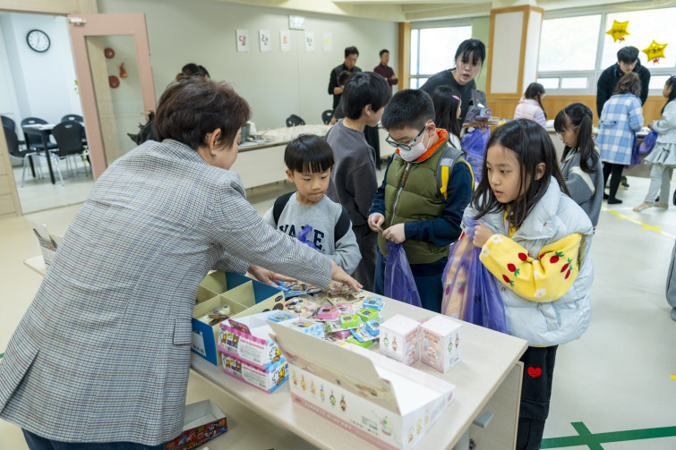 YTo1ODp7czo4OiJGaWxlTmFtZSI7czo0MDoiZjJjYTRlMjItNDRhMS00ZDhiLTlhNTMtMWUyNjFkODBiYTUzLmpwZyI7czoxMjoiRmlsZURhdGVUaW1lIjtpOjE3NjQzMTgxMDY7czo4OiJGaWxlU2l6ZSI7aToxNDk5NjU4O3M6ODoiRmlsZVR5cGUiO2k6MjtzOjg6Ik1pbWVUeXBlIjtzOjEwOiJpbWFnZS9qcGVnIjtzOjEzOiJTZWN0aW9uc0ZvdW5kIjtzOjMwOiJBTllfVEFHLCBJRkQwLCBUSFVNQk5BSUwsIEVYSUYiO3M6ODoiQ09NUFVURUQiO2E6OTp7czo0OiJodG1sIjtzOjI2OiJ3aWR0aD0iMTc1MiIgaGVpZ2h0PSIxMTY4IiI7czo2OiJIZWlnaHQiO2k6MTE2ODtzOjU6IldpZHRoIjtpOjE3NTI7czo3OiJJc0NvbG9yIjtpOjE7czoxNzoiQnl0ZU9yZGVyTW90b3JvbGEiO2k6MDtzOjE1OiJBcGVydHVyZUZOdW1iZXIiO3M6NToiZi8zLjIiO3M6OToiQ29weXJpZ2h0IjtzOjQ6IllBQkMiO3M6MTg6IlRodW1ibmFpbC5GaWxlVHlwZSI7aToyO3M6MTg6IlRodW1ibmFpbC5NaW1lVHlwZSI7czoxMDoiaW1hZ2UvanBlZyI7fXM6NDoiTWFrZSI7czo0OiJTT05ZIjtzOjU6Ik1vZGVsIjtzOjg6IklMQ0UtN000IjtzOjExOiJYUmVzb2x1dGlvbiI7czo1OiIyNDAvMSI7czoxMToiWVJlc29sdXRpb24iO3M6NToiMjQwLzEiO3M6MTQ6IlJlc29sdXRpb25Vbml0IjtpOjI7czo4OiJTb2Z0d2FyZSI7czo1MjoiQWRvYmUgUGhvdG9zaG9wIExpZ2h0cm9vbSBDbGFzc2ljIDE1LjAuMSAoTWFjaW50b3NoKSI7czo4OiJEYXRlVGltZSI7czoxOToiMjAyNToxMToyOCAxNzoxNjowMyI7czo2OiJBcnRpc3QiO3M6NzoiWUFCQ19TRyI7czo5OiJDb3B5cmlnaHQiO3M6NDoiWUFCQyI7czoxNjoiRXhpZl9JRkRfUG9pbnRlciI7aToyNTQ7czo5OiJUSFVNQk5BSUwiO2E6Njp7czoxMToiQ29tcHJlc3Npb24iO2k6NjtzOjExOiJYUmVzb2x1dGlvbiI7czo0OiI3Mi8xIjtzOjExOiJZUmVzb2x1dGlvbiI7czo0OiI3Mi8xIjtzOjE0OiJSZXNvbHV0aW9uVW5pdCI7aToyO3M6MjE6IkpQRUdJbnRlcmNoYW5nZUZvcm1hdCI7aToxMDQwO3M6Mjc6IkpQRUdJbnRlcmNoYW5nZUZvcm1hdExlbmd0aCI7aToxODM3ODt9czoxMjoiRXhwb3N1cmVUaW1lIjtzOjU6IjEvMTI1IjtzOjc6IkZOdW1iZXIiO3M6NToiMzIvMTAiO3M6MTU6IkV4cG9zdXJlUHJvZ3JhbSI7aToxO3M6MTU6IklTT1NwZWVkUmF0aW5ncyI7aTo2NDA7czoxOToiVW5kZWZpbmVkVGFnOjB4ODgzMCI7aToyO3M6MTk6IlVuZGVmaW5lZFRhZzoweDg4MzIiO2k6NjQwO3M6MTE6IkV4aWZWZXJzaW9uIjtzOjQ6IjAyMzIiO3M6MTY6IkRhdGVUaW1lT3JpZ2luYWwiO3M6MTk6IjIwMjU6MTE6MjMgMTI6MzE6MjciO3M6MTc6IkRhdGVUaW1lRGlnaXRpemVkIjtzOjE5OiIyMDI1OjExOjIzIDEyOjMxOjI3IjtzOjE5OiJVbmRlZmluZWRUYWc6MHg5MDEwIjtzOjY6IiswOTowMCI7czoxOToiVW5kZWZpbmVkVGFnOjB4OTAxMSI7czo2OiIrMDk6MDAiO3M6MTk6IlVuZGVmaW5lZFRhZzoweDkwMTIiO3M6NjoiKzA5OjAwIjtzOjE3OiJTaHV0dGVyU3BlZWRWYWx1ZSI7czoxNToiNjk2NTc4NC8xMDAwMDAwIjtzOjEzOiJBcGVydHVyZVZhbHVlIjtzOjE1OiIzMzU2MTQ0LzEwMDAwMDAiO3M6MTU6IkJyaWdodG5lc3NWYWx1ZSI7czo5OiI4ODY0LzI1NjAiO3M6MTc6IkV4cG9zdXJlQmlhc1ZhbHVlIjtzOjQ6IjAvMTAiO3M6MTY6Ik1heEFwZXJ0dXJlVmFsdWUiO3M6NzoiNzYwLzI1NiI7czoxMjoiTWV0ZXJpbmdNb2RlIjtpOjU7czoxMToiTGlnaHRTb3VyY2UiO2k6MDtzOjU6IkZsYXNoIjtpOjE2O3M6MTE6IkZvY2FsTGVuZ3RoIjtzOjY6IjI1MC8xMCI7czoxODoiU3ViU2VjVGltZU9yaWdpbmFsIjtzOjM6IjgxMyI7czoxOToiU3ViU2VjVGltZURpZ2l0aXplZCI7czozOiI4MTMiO3M6MTA6IkNvbG9yU3BhY2UiO2k6NjU1MzU7czoyMToiRm9jYWxQbGFuZVhSZXNvbHV0aW9uIjtzOjE0OiI2NDQ0OTMzOS8zMjc2OCI7czoyMToiRm9jYWxQbGFuZVlSZXNvbHV0aW9uIjtzOjE0OiI2NDQ0OTMzOS8zMjc2OCI7czoyNDoiRm9jYWxQbGFuZVJlc29sdXRpb25Vbml0IjtpOjM7czoxMDoiRmlsZVNvdXJjZSI7czoxOiIDIjtzOjk6IlNjZW5lVHlwZSI7czoxOiIBIjtzOjE0OiJDdXN0b21SZW5kZXJlZCI7aTowO3M6MTI6IkV4cG9zdXJlTW9kZSI7aToxO3M6MTI6IldoaXRlQmFsYW5jZSI7aToxO3M6MTY6IkRpZ2l0YWxab29tUmF0aW8iO3M6NToiMTYvMTYiO3M6MjE6IkZvY2FsTGVuZ3RoSW4zNW1tRmlsbSI7aToyNTtzOjE2OiJTY2VuZUNhcHR1cmVUeXBlIjtpOjA7czo4OiJDb250cmFzdCI7aTowO3M6MTA6IlNhdHVyYXRpb24iO2k6MDtzOjk6IlNoYXJwbmVzcyI7aTowO3M6MTk6IlVuZGVmaW5lZFRhZzoweEE0MzIiO2E6NDp7aTowO3M6NjoiMjQwLzEwIjtpOjE7czo2OiI3MDAvMTAiO2k6MjtzOjU6IjI4LzEwIjtpOjM7czo1OiIyOC8xMCI7fXM6MTk6IlVuZGVmaW5lZFRhZzoweEE0MzQiO3M6MjE6IkZFIDI0LTcwbW0gRjIuOCBHTSBJSSI7fQ==