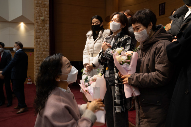 YTo1Nzp7czo4OiJGaWxlTmFtZSI7czo0MDoiZjU0MzI2ZDAtYzUxMy00ZDYxLWIxNDQtMzVmMTlmYmRhMzJhLmpwZyI7czoxMjoiRmlsZURhdGVUaW1lIjtpOjE2MzkyODg5MDk7czo4OiJGaWxlU2l6ZSI7aToxMTQ2MDgwO3M6ODoiRmlsZVR5cGUiO2k6MjtzOjg6Ik1pbWVUeXBlIjtzOjEwOiJpbWFnZS9qcGVnIjtzOjEzOiJTZWN0aW9uc0ZvdW5kIjtzOjMwOiJBTllfVEFHLCBJRkQwLCBUSFVNQk5BSUwsIEVYSUYiO3M6ODoiQ09NUFVURUQiO2E6MTA6e3M6NDoiaHRtbCI7czoyNjoid2lkdGg9IjIxMDAiIGhlaWdodD0iMTQwMCIiO3M6NjoiSGVpZ2h0IjtpOjE0MDA7czo1OiJXaWR0aCI7aToyMTAwO3M6NzoiSXNDb2xvciI7aToxO3M6MTc6IkJ5dGVPcmRlck1vdG9yb2xhIjtpOjA7czo4OiJDQ0RXaWR0aCI7czo0OiIxMm1tIjtzOjE1OiJBcGVydHVyZUZOdW1iZXIiO3M6NToiZi80LjAiO3M6OToiQ29weXJpZ2h0IjtzOjE1OiJFTC1NRURJQSBWSVNJT04iO3M6MTg6IlRodW1ibmFpbC5GaWxlVHlwZSI7aToyO3M6MTg6IlRodW1ibmFpbC5NaW1lVHlwZSI7czoxMDoiaW1hZ2UvanBlZyI7fXM6NDoiTWFrZSI7czo0OiJTT05ZIjtzOjU6Ik1vZGVsIjtzOjc6IklMQ0UtN0MiO3M6MTE6IlhSZXNvbHV0aW9uIjtzOjU6IjI0MC8xIjtzOjExOiJZUmVzb2x1dGlvbiI7czo1OiIyNDAvMSI7czoxNDoiUmVzb2x1dGlvblVuaXQiO2k6MjtzOjg6IlNvZnR3YXJlIjtzOjUwOiJBZG9iZSBQaG90b3Nob3AgTGlnaHRyb29tIENsYXNzaWMgMTEuMC4xIChXaW5kb3dzKSI7czo4OiJEYXRlVGltZSI7czoxOToiMjAyMToxMjoxMSAyMjo1Nzo1MyI7czo2OiJBcnRpc3QiO3M6MTE6IkxlZS1Kb29TaGluIjtzOjE2OiJZQ2JDclBvc2l0aW9uaW5nIjtpOjI7czoxOToiUmVmZXJlbmNlQmxhY2tXaGl0ZSI7YTo2OntpOjA7czozOiIwLzEiO2k6MTtzOjU6IjI1NS8xIjtpOjI7czo1OiIxMjgvMSI7aTozO3M6NToiMjU1LzEiO2k6NDtzOjU6IjEyOC8xIjtpOjU7czo1OiIyNTUvMSI7fXM6OToiQ29weXJpZ2h0IjtzOjE1OiJFTC1NRURJQSBWSVNJT04iO3M6MTY6IkV4aWZfSUZEX1BvaW50ZXIiO2k6MzM2O3M6OToiVEhVTUJOQUlMIjthOjY6e3M6MTE6IkNvbXByZXNzaW9uIjtpOjY7czoxMToiWFJlc29sdXRpb24iO3M6NToiMjQwLzEiO3M6MTE6IllSZXNvbHV0aW9uIjtzOjU6IjI0MC8xIjtzOjE0OiJSZXNvbHV0aW9uVW5pdCI7aToyO3M6MjE6IkpQRUdJbnRlcmNoYW5nZUZvcm1hdCI7aToxMDA4O3M6Mjc6IkpQRUdJbnRlcmNoYW5nZUZvcm1hdExlbmd0aCI7aToxNjA4MDt9czoxMjoiRXhwb3N1cmVUaW1lIjtzOjQ6IjEvNjAiO3M6NzoiRk51bWJlciI7czozOiI0LzEiO3M6MTU6IkV4cG9zdXJlUHJvZ3JhbSI7aToxO3M6MTU6IklTT1NwZWVkUmF0aW5ncyI7aToyNTA7czoxMToiRXhpZlZlcnNpb24iO3M6NDoiMDIyMSI7czoxNjoiRGF0ZVRpbWVPcmlnaW5hbCI7czoxOToiMjAyMToxMjoxMSAxNToxMToyMiI7czoxNzoiRGF0ZVRpbWVEaWdpdGl6ZWQiO3M6MTk6IjIwMjE6MTI6MTEgMTU6MTE6MjIiO3M6MjM6IkNvbXBvbmVudHNDb25maWd1cmF0aW9uIjtzOjQ6IgECAwAiO3M6MTc6IlNodXR0ZXJTcGVlZFZhbHVlIjtzOjE1OiI1OTA2ODkxLzEwMDAwMDAiO3M6MTM6IkFwZXJ0dXJlVmFsdWUiO3M6MzoiNC8xIjtzOjE1OiJCcmlnaHRuZXNzVmFsdWUiO3M6OToiMzk3NC8yNTYwIjtzOjE3OiJFeHBvc3VyZUJpYXNWYWx1ZSI7czo0OiIwLzEwIjtzOjE2OiJNYXhBcGVydHVyZVZhbHVlIjtzOjc6Ijc2MC8yNTYiO3M6MTI6Ik1ldGVyaW5nTW9kZSI7aTo1O3M6MTE6IkxpZ2h0U291cmNlIjtpOjA7czo1OiJGbGFzaCI7aToxNjtzOjExOiJGb2NhbExlbmd0aCI7czo2OiIzMjAvMTAiO3M6MTg6IlN1YlNlY1RpbWVPcmlnaW5hbCI7czozOiI1NTMiO3M6MTk6IlN1YlNlY1RpbWVEaWdpdGl6ZWQiO3M6MzoiNTUzIjtzOjE1OiJGbGFzaFBpeFZlcnNpb24iO3M6NDoiMDEwMCI7czoxMDoiQ29sb3JTcGFjZSI7aToxO3M6MTQ6IkV4aWZJbWFnZVdpZHRoIjtpOjIxMDA7czoxNToiRXhpZkltYWdlTGVuZ3RoIjtpOjE0MDA7czoyMToiRm9jYWxQbGFuZVhSZXNvbHV0aW9uIjtzOjE0OiI1NDk2NTYzMi8zMjc2OCI7czoyMToiRm9jYWxQbGFuZVlSZXNvbHV0aW9uIjtzOjE0OiI1NDk2NTYzMi8zMjc2OCI7czoyNDoiRm9jYWxQbGFuZVJlc29sdXRpb25Vbml0IjtpOjM7czoxMDoiRmlsZVNvdXJjZSI7czoxOiIDIjtzOjk6IlNjZW5lVHlwZSI7czoxOiIBIjtzOjE0OiJDdXN0b21SZW5kZXJlZCI7aTowO3M6MTI6IkV4cG9zdXJlTW9kZSI7aToxO3M6MTI6IldoaXRlQmFsYW5jZSI7aTowO3M6MTY6IkRpZ2l0YWxab29tUmF0aW8iO3M6NToiMTYvMTYiO3M6MjE6IkZvY2FsTGVuZ3RoSW4zNW1tRmlsbSI7aTozMjtzOjE2OiJTY2VuZUNhcHR1cmVUeXBlIjtpOjA7czo4OiJDb250cmFzdCI7aTowO3M6MTA6IlNhdHVyYXRpb24iO2k6MDtzOjk6IlNoYXJwbmVzcyI7aTowO30=