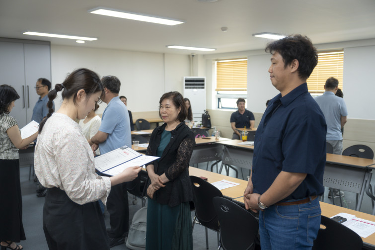 YTo1ODp7czo4OiJGaWxlTmFtZSI7czo0MDoiZjg2MTc5MDctZjA1My00ZWY2LWIxMmEtZWZhMjc5NWFlN2JmLmpwZyI7czoxMjoiRmlsZURhdGVUaW1lIjtpOjE3NDkzNjkwOTU7czo4OiJGaWxlU2l6ZSI7aToxMzgzMDM0O3M6ODoiRmlsZVR5cGUiO2k6MjtzOjg6Ik1pbWVUeXBlIjtzOjEwOiJpbWFnZS9qcGVnIjtzOjEzOiJTZWN0aW9uc0ZvdW5kIjtzOjMwOiJBTllfVEFHLCBJRkQwLCBUSFVNQk5BSUwsIEVYSUYiO3M6ODoiQ09NUFVURUQiO2E6OTp7czo0OiJodG1sIjtzOjI2OiJ3aWR0aD0iMTc1MiIgaGVpZ2h0PSIxMTY4IiI7czo2OiJIZWlnaHQiO2k6MTE2ODtzOjU6IldpZHRoIjtpOjE3NTI7czo3OiJJc0NvbG9yIjtpOjE7czoxNzoiQnl0ZU9yZGVyTW90b3JvbGEiO2k6MDtzOjE1OiJBcGVydHVyZUZOdW1iZXIiO3M6NToiZi8yLjgiO3M6OToiQ29weXJpZ2h0IjtzOjQ6IllBQkMiO3M6MTg6IlRodW1ibmFpbC5GaWxlVHlwZSI7aToyO3M6MTg6IlRodW1ibmFpbC5NaW1lVHlwZSI7czoxMDoiaW1hZ2UvanBlZyI7fXM6NDoiTWFrZSI7czo0OiJTT05ZIjtzOjU6Ik1vZGVsIjtzOjg6IklMQ0UtN000IjtzOjExOiJYUmVzb2x1dGlvbiI7czo1OiIyNDAvMSI7czoxMToiWVJlc29sdXRpb24iO3M6NToiMjQwLzEiO3M6MTQ6IlJlc29sdXRpb25Vbml0IjtpOjI7czo4OiJTb2Z0d2FyZSI7czo1MjoiQWRvYmUgUGhvdG9zaG9wIExpZ2h0cm9vbSBDbGFzc2ljIDE0LjMuMSAoTWFjaW50b3NoKSI7czo4OiJEYXRlVGltZSI7czoxOToiMjAyNTowNjowOCAxNjoyMzoyNCI7czo2OiJBcnRpc3QiO3M6NzoiWUFCQ19TRyI7czo5OiJDb3B5cmlnaHQiO3M6NDoiWUFCQyI7czoxNjoiRXhpZl9JRkRfUG9pbnRlciI7aToyNTQ7czo5OiJUSFVNQk5BSUwiO2E6Njp7czoxMToiQ29tcHJlc3Npb24iO2k6NjtzOjExOiJYUmVzb2x1dGlvbiI7czo0OiI3Mi8xIjtzOjExOiJZUmVzb2x1dGlvbiI7czo0OiI3Mi8xIjtzOjE0OiJSZXNvbHV0aW9uVW5pdCI7aToyO3M6MjE6IkpQRUdJbnRlcmNoYW5nZUZvcm1hdCI7aToxMDQwO3M6Mjc6IkpQRUdJbnRlcmNoYW5nZUZvcm1hdExlbmd0aCI7aToxNDI4MTt9czoxMjoiRXhwb3N1cmVUaW1lIjtzOjU6IjEvMTAwIjtzOjc6IkZOdW1iZXIiO3M6NToiMjgvMTAiO3M6MTU6IkV4cG9zdXJlUHJvZ3JhbSI7aToxO3M6MTU6IklTT1NwZWVkUmF0aW5ncyI7aToxMjU7czoxOToiVW5kZWZpbmVkVGFnOjB4ODgzMCI7aToyO3M6MTk6IlVuZGVmaW5lZFRhZzoweDg4MzIiO2k6MTI1O3M6MTE6IkV4aWZWZXJzaW9uIjtzOjQ6IjAyMzIiO3M6MTY6IkRhdGVUaW1lT3JpZ2luYWwiO3M6MTk6IjIwMjU6MDY6MDggMTU6Mjk6MzYiO3M6MTc6IkRhdGVUaW1lRGlnaXRpemVkIjtzOjE5OiIyMDI1OjA2OjA4IDE1OjI5OjM2IjtzOjE5OiJVbmRlZmluZWRUYWc6MHg5MDEwIjtzOjY6IiswOTowMCI7czoxOToiVW5kZWZpbmVkVGFnOjB4OTAxMSI7czo2OiIrMDk6MDAiO3M6MTk6IlVuZGVmaW5lZFRhZzoweDkwMTIiO3M6NjoiKzA5OjAwIjtzOjE3OiJTaHV0dGVyU3BlZWRWYWx1ZSI7czoxNToiNjY0Mzg1Ni8xMDAwMDAwIjtzOjEzOiJBcGVydHVyZVZhbHVlIjtzOjE1OiIyOTcwODU0LzEwMDAwMDAiO3M6MTU6IkJyaWdodG5lc3NWYWx1ZSI7czo5OiI4MzQ0LzI1NjAiO3M6MTc6IkV4cG9zdXJlQmlhc1ZhbHVlIjtzOjQ6IjAvMTAiO3M6MTY6Ik1heEFwZXJ0dXJlVmFsdWUiO3M6NzoiNzYwLzI1NiI7czoxMjoiTWV0ZXJpbmdNb2RlIjtpOjU7czoxMToiTGlnaHRTb3VyY2UiO2k6MDtzOjU6IkZsYXNoIjtpOjEzO3M6MTE6IkZvY2FsTGVuZ3RoIjtzOjY6IjM1MC8xMCI7czoxODoiU3ViU2VjVGltZU9yaWdpbmFsIjtzOjM6IjIxMyI7czoxOToiU3ViU2VjVGltZURpZ2l0aXplZCI7czozOiIyMTMiO3M6MTA6IkNvbG9yU3BhY2UiO2k6NjU1MzU7czoyMToiRm9jYWxQbGFuZVhSZXNvbHV0aW9uIjtzOjE0OiI2NDQ0OTMzOS8zMjc2OCI7czoyMToiRm9jYWxQbGFuZVlSZXNvbHV0aW9uIjtzOjE0OiI2NDQ0OTMzOS8zMjc2OCI7czoyNDoiRm9jYWxQbGFuZVJlc29sdXRpb25Vbml0IjtpOjM7czoxMDoiRmlsZVNvdXJjZSI7czoxOiIDIjtzOjk6IlNjZW5lVHlwZSI7czoxOiIBIjtzOjE0OiJDdXN0b21SZW5kZXJlZCI7aTowO3M6MTI6IkV4cG9zdXJlTW9kZSI7aToxO3M6MTI6IldoaXRlQmFsYW5jZSI7aToxO3M6MTY6IkRpZ2l0YWxab29tUmF0aW8iO3M6NToiMTYvMTYiO3M6MjE6IkZvY2FsTGVuZ3RoSW4zNW1tRmlsbSI7aTozNTtzOjE2OiJTY2VuZUNhcHR1cmVUeXBlIjtpOjA7czo4OiJDb250cmFzdCI7aTowO3M6MTA6IlNhdHVyYXRpb24iO2k6MDtzOjk6IlNoYXJwbmVzcyI7aTowO3M6MTk6IlVuZGVmaW5lZFRhZzoweEE0MzIiO2E6NDp7aTowO3M6NjoiMjQwLzEwIjtpOjE7czo2OiI3MDAvMTAiO2k6MjtzOjU6IjI4LzEwIjtpOjM7czo1OiIyOC8xMCI7fXM6MTk6IlVuZGVmaW5lZFRhZzoweEE0MzQiO3M6MjE6IkZFIDI0LTcwbW0gRjIuOCBHTSBJSSI7fQ==