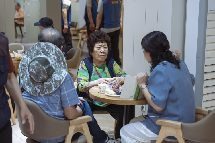 YTo1ODp7czo4OiJGaWxlTmFtZSI7czo0MDoiZmEyMzI3YzItYzgzNi00M2EwLThkMTUtMWY0ZTU0NDI3YmJjLmpwZyI7czoxMjoiRmlsZURhdGVUaW1lIjtpOjE3NTI3Mzg5OTQ7czo4OiJGaWxlU2l6ZSI7aToxMDk3MTUyO3M6ODoiRmlsZVR5cGUiO2k6MjtzOjg6Ik1pbWVUeXBlIjtzOjEwOiJpbWFnZS9qcGVnIjtzOjEzOiJTZWN0aW9uc0ZvdW5kIjtzOjMwOiJBTllfVEFHLCBJRkQwLCBUSFVNQk5BSUwsIEVYSUYiO3M6ODoiQ09NUFVURUQiO2E6OTp7czo0OiJodG1sIjtzOjI2OiJ3aWR0aD0iMTc1MiIgaGVpZ2h0PSIxMTY4IiI7czo2OiJIZWlnaHQiO2k6MTE2ODtzOjU6IldpZHRoIjtpOjE3NTI7czo3OiJJc0NvbG9yIjtpOjE7czoxNzoiQnl0ZU9yZGVyTW90b3JvbGEiO2k6MDtzOjE1OiJBcGVydHVyZUZOdW1iZXIiO3M6NToiZi8yLjgiO3M6OToiQ29weXJpZ2h0IjtzOjQ6IllBQkMiO3M6MTg6IlRodW1ibmFpbC5GaWxlVHlwZSI7aToyO3M6MTg6IlRodW1ibmFpbC5NaW1lVHlwZSI7czoxMDoiaW1hZ2UvanBlZyI7fXM6NDoiTWFrZSI7czo0OiJTT05ZIjtzOjU6Ik1vZGVsIjtzOjg6IklMQ0UtN000IjtzOjExOiJYUmVzb2x1dGlvbiI7czo1OiIyNDAvMSI7czoxMToiWVJlc29sdXRpb24iO3M6NToiMjQwLzEiO3M6MTQ6IlJlc29sdXRpb25Vbml0IjtpOjI7czo4OiJTb2Z0d2FyZSI7czo1MDoiQWRvYmUgUGhvdG9zaG9wIExpZ2h0cm9vbSBDbGFzc2ljIDE0LjQgKE1hY2ludG9zaCkiO3M6ODoiRGF0ZVRpbWUiO3M6MTk6IjIwMjU6MDc6MTcgMTY6NTE6MjgiO3M6NjoiQXJ0aXN0IjtzOjc6IllBQkNfU0ciO3M6OToiQ29weXJpZ2h0IjtzOjQ6IllBQkMiO3M6MTY6IkV4aWZfSUZEX1BvaW50ZXIiO2k6MjUyO3M6OToiVEhVTUJOQUlMIjthOjY6e3M6MTE6IkNvbXByZXNzaW9uIjtpOjY7czoxMToiWFJlc29sdXRpb24iO3M6NDoiNzIvMSI7czoxMToiWVJlc29sdXRpb24iO3M6NDoiNzIvMSI7czoxNDoiUmVzb2x1dGlvblVuaXQiO2k6MjtzOjIxOiJKUEVHSW50ZXJjaGFuZ2VGb3JtYXQiO2k6MTAzODtzOjI3OiJKUEVHSW50ZXJjaGFuZ2VGb3JtYXRMZW5ndGgiO2k6MTY0MTg7fXM6MTI6IkV4cG9zdXJlVGltZSI7czo0OiIxLzgwIjtzOjc6IkZOdW1iZXIiO3M6NToiMjgvMTAiO3M6MTU6IkV4cG9zdXJlUHJvZ3JhbSI7aToxO3M6MTU6IklTT1NwZWVkUmF0aW5ncyI7aTo2NDA7czoxOToiVW5kZWZpbmVkVGFnOjB4ODgzMCI7aToyO3M6MTk6IlVuZGVmaW5lZFRhZzoweDg4MzIiO2k6NjQwO3M6MTE6IkV4aWZWZXJzaW9uIjtzOjQ6IjAyMzIiO3M6MTY6IkRhdGVUaW1lT3JpZ2luYWwiO3M6MTk6IjIwMjU6MDc6MTcgMTA6MzA6NDUiO3M6MTc6IkRhdGVUaW1lRGlnaXRpemVkIjtzOjE5OiIyMDI1OjA3OjE3IDEwOjMwOjQ1IjtzOjE5OiJVbmRlZmluZWRUYWc6MHg5MDEwIjtzOjY6IiswOTowMCI7czoxOToiVW5kZWZpbmVkVGFnOjB4OTAxMSI7czo2OiIrMDk6MDAiO3M6MTk6IlVuZGVmaW5lZFRhZzoweDkwMTIiO3M6NjoiKzA5OjAwIjtzOjE3OiJTaHV0dGVyU3BlZWRWYWx1ZSI7czoxNToiNjMyMTkyOC8xMDAwMDAwIjtzOjEzOiJBcGVydHVyZVZhbHVlIjtzOjE1OiIyOTcwODU0LzEwMDAwMDAiO3M6MTU6IkJyaWdodG5lc3NWYWx1ZSI7czo5OiI0ODU0LzI1NjAiO3M6MTc6IkV4cG9zdXJlQmlhc1ZhbHVlIjtzOjQ6IjAvMTAiO3M6MTY6Ik1heEFwZXJ0dXJlVmFsdWUiO3M6NzoiNzYwLzI1NiI7czoxMjoiTWV0ZXJpbmdNb2RlIjtpOjU7czoxMToiTGlnaHRTb3VyY2UiO2k6MDtzOjU6IkZsYXNoIjtpOjE2O3M6MTE6IkZvY2FsTGVuZ3RoIjtzOjY6IjcwMC8xMCI7czoxODoiU3ViU2VjVGltZU9yaWdpbmFsIjtzOjM6Ijg4MyI7czoxOToiU3ViU2VjVGltZURpZ2l0aXplZCI7czozOiI4ODMiO3M6MTA6IkNvbG9yU3BhY2UiO2k6NjU1MzU7czoyMToiRm9jYWxQbGFuZVhSZXNvbHV0aW9uIjtzOjE0OiI2NDQ0OTMzOS8zMjc2OCI7czoyMToiRm9jYWxQbGFuZVlSZXNvbHV0aW9uIjtzOjE0OiI2NDQ0OTMzOS8zMjc2OCI7czoyNDoiRm9jYWxQbGFuZVJlc29sdXRpb25Vbml0IjtpOjM7czoxMDoiRmlsZVNvdXJjZSI7czoxOiIDIjtzOjk6IlNjZW5lVHlwZSI7czoxOiIBIjtzOjE0OiJDdXN0b21SZW5kZXJlZCI7aTowO3M6MTI6IkV4cG9zdXJlTW9kZSI7aToxO3M6MTI6IldoaXRlQmFsYW5jZSI7aToxO3M6MTY6IkRpZ2l0YWxab29tUmF0aW8iO3M6NToiMTYvMTYiO3M6MjE6IkZvY2FsTGVuZ3RoSW4zNW1tRmlsbSI7aTo3MDtzOjE2OiJTY2VuZUNhcHR1cmVUeXBlIjtpOjA7czo4OiJDb250cmFzdCI7aTowO3M6MTA6IlNhdHVyYXRpb24iO2k6MDtzOjk6IlNoYXJwbmVzcyI7aTowO3M6MTk6IlVuZGVmaW5lZFRhZzoweEE0MzIiO2E6NDp7aTowO3M6NjoiMjQwLzEwIjtpOjE7czo2OiI3MDAvMTAiO2k6MjtzOjU6IjI4LzEwIjtpOjM7czo1OiIyOC8xMCI7fXM6MTk6IlVuZGVmaW5lZFRhZzoweEE0MzQiO3M6MjE6IkZFIDI0LTcwbW0gRjIuOCBHTSBJSSI7fQ==