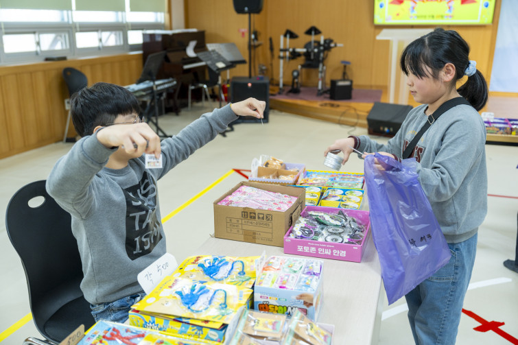 YTo1ODp7czo4OiJGaWxlTmFtZSI7czo0MDoiZmIwNDkyN2EtYmUwNy00NzZkLWI0ZDYtZGUwOTExMDAwNGM2LmpwZyI7czoxMjoiRmlsZURhdGVUaW1lIjtpOjE3NjQzMTgxMDI7czo4OiJGaWxlU2l6ZSI7aToxNDUwODU3O3M6ODoiRmlsZVR5cGUiO2k6MjtzOjg6Ik1pbWVUeXBlIjtzOjEwOiJpbWFnZS9qcGVnIjtzOjEzOiJTZWN0aW9uc0ZvdW5kIjtzOjMwOiJBTllfVEFHLCBJRkQwLCBUSFVNQk5BSUwsIEVYSUYiO3M6ODoiQ09NUFVURUQiO2E6OTp7czo0OiJodG1sIjtzOjI2OiJ3aWR0aD0iMTc1MiIgaGVpZ2h0PSIxMTY4IiI7czo2OiJIZWlnaHQiO2k6MTE2ODtzOjU6IldpZHRoIjtpOjE3NTI7czo3OiJJc0NvbG9yIjtpOjE7czoxNzoiQnl0ZU9yZGVyTW90b3JvbGEiO2k6MDtzOjE1OiJBcGVydHVyZUZOdW1iZXIiO3M6NToiZi8zLjIiO3M6OToiQ29weXJpZ2h0IjtzOjQ6IllBQkMiO3M6MTg6IlRodW1ibmFpbC5GaWxlVHlwZSI7aToyO3M6MTg6IlRodW1ibmFpbC5NaW1lVHlwZSI7czoxMDoiaW1hZ2UvanBlZyI7fXM6NDoiTWFrZSI7czo0OiJTT05ZIjtzOjU6Ik1vZGVsIjtzOjg6IklMQ0UtN000IjtzOjExOiJYUmVzb2x1dGlvbiI7czo1OiIyNDAvMSI7czoxMToiWVJlc29sdXRpb24iO3M6NToiMjQwLzEiO3M6MTQ6IlJlc29sdXRpb25Vbml0IjtpOjI7czo4OiJTb2Z0d2FyZSI7czo1MjoiQWRvYmUgUGhvdG9zaG9wIExpZ2h0cm9vbSBDbGFzc2ljIDE1LjAuMSAoTWFjaW50b3NoKSI7czo4OiJEYXRlVGltZSI7czoxOToiMjAyNToxMToyOCAxNzoxNTo0MSI7czo2OiJBcnRpc3QiO3M6NzoiWUFCQ19TRyI7czo5OiJDb3B5cmlnaHQiO3M6NDoiWUFCQyI7czoxNjoiRXhpZl9JRkRfUG9pbnRlciI7aToyNTQ7czo5OiJUSFVNQk5BSUwiO2E6Njp7czoxMToiQ29tcHJlc3Npb24iO2k6NjtzOjExOiJYUmVzb2x1dGlvbiI7czo0OiI3Mi8xIjtzOjExOiJZUmVzb2x1dGlvbiI7czo0OiI3Mi8xIjtzOjE0OiJSZXNvbHV0aW9uVW5pdCI7aToyO3M6MjE6IkpQRUdJbnRlcmNoYW5nZUZvcm1hdCI7aToxMDQwO3M6Mjc6IkpQRUdJbnRlcmNoYW5nZUZvcm1hdExlbmd0aCI7aToyMDMzMzt9czoxMjoiRXhwb3N1cmVUaW1lIjtzOjU6IjEvMTI1IjtzOjc6IkZOdW1iZXIiO3M6NToiMzIvMTAiO3M6MTU6IkV4cG9zdXJlUHJvZ3JhbSI7aToxO3M6MTU6IklTT1NwZWVkUmF0aW5ncyI7aTo2NDA7czoxOToiVW5kZWZpbmVkVGFnOjB4ODgzMCI7aToyO3M6MTk6IlVuZGVmaW5lZFRhZzoweDg4MzIiO2k6NjQwO3M6MTE6IkV4aWZWZXJzaW9uIjtzOjQ6IjAyMzIiO3M6MTY6IkRhdGVUaW1lT3JpZ2luYWwiO3M6MTk6IjIwMjU6MTE6MjMgMTI6Mjc6MTMiO3M6MTc6IkRhdGVUaW1lRGlnaXRpemVkIjtzOjE5OiIyMDI1OjExOjIzIDEyOjI3OjEzIjtzOjE5OiJVbmRlZmluZWRUYWc6MHg5MDEwIjtzOjY6IiswOTowMCI7czoxOToiVW5kZWZpbmVkVGFnOjB4OTAxMSI7czo2OiIrMDk6MDAiO3M6MTk6IlVuZGVmaW5lZFRhZzoweDkwMTIiO3M6NjoiKzA5OjAwIjtzOjE3OiJTaHV0dGVyU3BlZWRWYWx1ZSI7czoxNToiNjk2NTc4NC8xMDAwMDAwIjtzOjEzOiJBcGVydHVyZVZhbHVlIjtzOjE1OiIzMzU2MTQ0LzEwMDAwMDAiO3M6MTU6IkJyaWdodG5lc3NWYWx1ZSI7czo5OiI4NzY0LzI1NjAiO3M6MTc6IkV4cG9zdXJlQmlhc1ZhbHVlIjtzOjQ6IjAvMTAiO3M6MTY6Ik1heEFwZXJ0dXJlVmFsdWUiO3M6NzoiNzYwLzI1NiI7czoxMjoiTWV0ZXJpbmdNb2RlIjtpOjU7czoxMToiTGlnaHRTb3VyY2UiO2k6MDtzOjU6IkZsYXNoIjtpOjE2O3M6MTE6IkZvY2FsTGVuZ3RoIjtzOjY6IjM1MC8xMCI7czoxODoiU3ViU2VjVGltZU9yaWdpbmFsIjtzOjM6IjAzMCI7czoxOToiU3ViU2VjVGltZURpZ2l0aXplZCI7czozOiIwMzAiO3M6MTA6IkNvbG9yU3BhY2UiO2k6NjU1MzU7czoyMToiRm9jYWxQbGFuZVhSZXNvbHV0aW9uIjtzOjE0OiI2NDQ0OTMzOS8zMjc2OCI7czoyMToiRm9jYWxQbGFuZVlSZXNvbHV0aW9uIjtzOjE0OiI2NDQ0OTMzOS8zMjc2OCI7czoyNDoiRm9jYWxQbGFuZVJlc29sdXRpb25Vbml0IjtpOjM7czoxMDoiRmlsZVNvdXJjZSI7czoxOiIDIjtzOjk6IlNjZW5lVHlwZSI7czoxOiIBIjtzOjE0OiJDdXN0b21SZW5kZXJlZCI7aTowO3M6MTI6IkV4cG9zdXJlTW9kZSI7aToxO3M6MTI6IldoaXRlQmFsYW5jZSI7aToxO3M6MTY6IkRpZ2l0YWxab29tUmF0aW8iO3M6NToiMTYvMTYiO3M6MjE6IkZvY2FsTGVuZ3RoSW4zNW1tRmlsbSI7aTozNTtzOjE2OiJTY2VuZUNhcHR1cmVUeXBlIjtpOjA7czo4OiJDb250cmFzdCI7aTowO3M6MTA6IlNhdHVyYXRpb24iO2k6MDtzOjk6IlNoYXJwbmVzcyI7aTowO3M6MTk6IlVuZGVmaW5lZFRhZzoweEE0MzIiO2E6NDp7aTowO3M6NjoiMjQwLzEwIjtpOjE7czo2OiI3MDAvMTAiO2k6MjtzOjU6IjI4LzEwIjtpOjM7czo1OiIyOC8xMCI7fXM6MTk6IlVuZGVmaW5lZFRhZzoweEE0MzQiO3M6MjE6IkZFIDI0LTcwbW0gRjIuOCBHTSBJSSI7fQ==